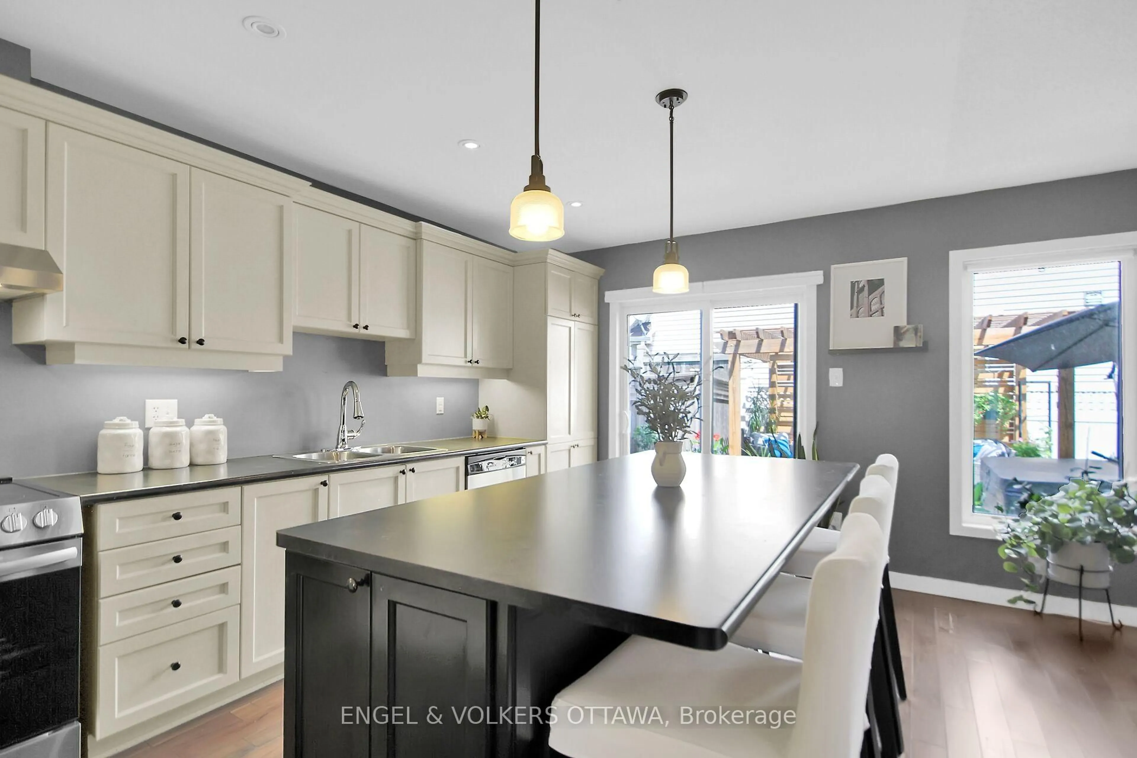 Contemporary kitchen, unknown for 2784 Grand Canal St, Ottawa Ontario K2J 0T2