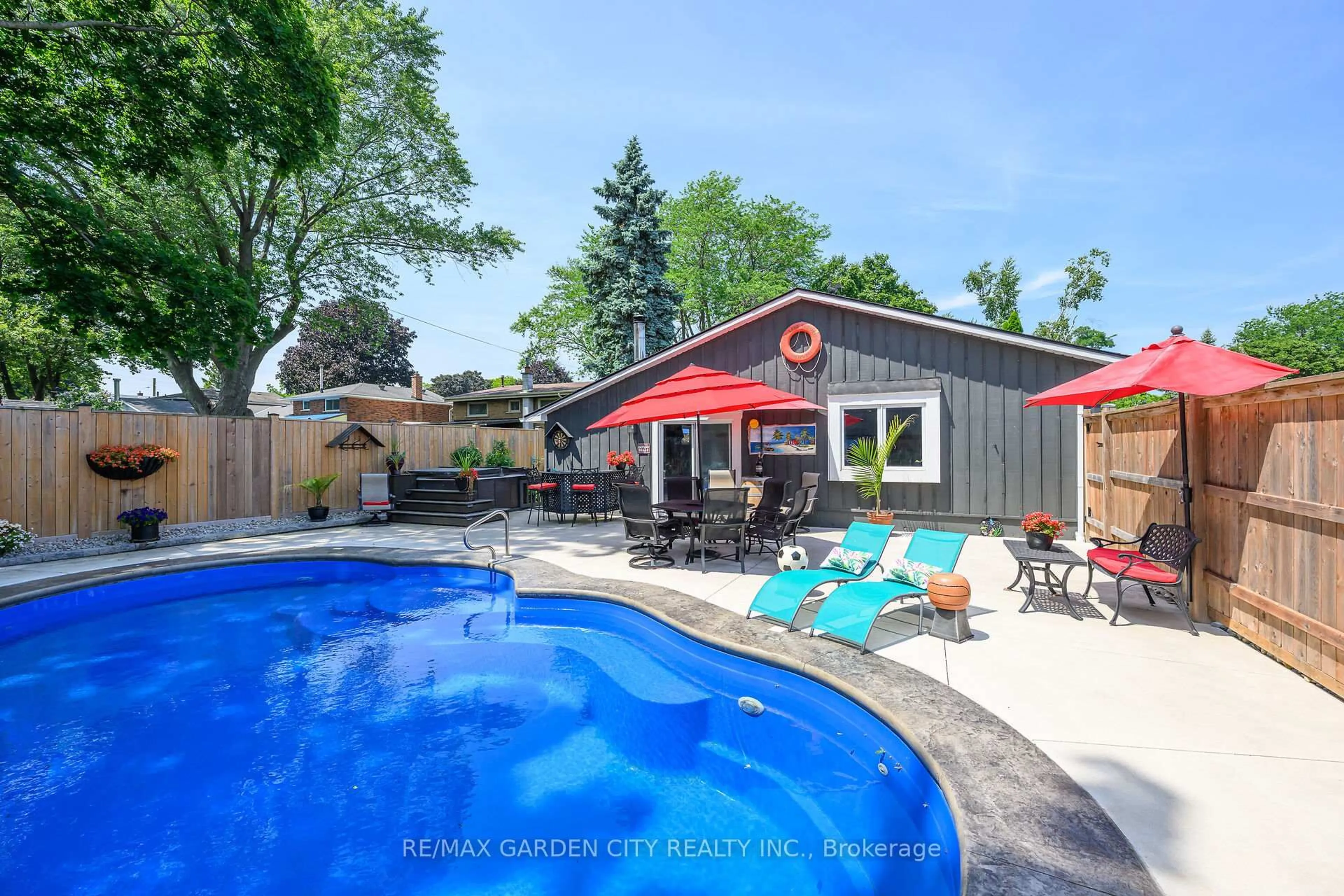 Unknown for 8 BENDAMERE Dr, Grimsby Ontario L3M 2N3