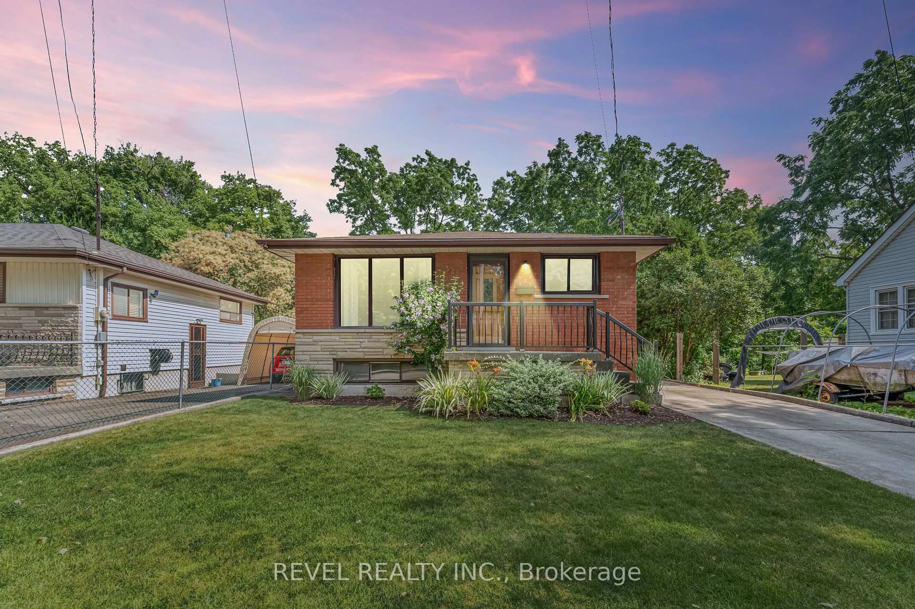 Home with brick exterior material, street for 323 Hixon Rd, Hamilton Ontario L8K 2C8