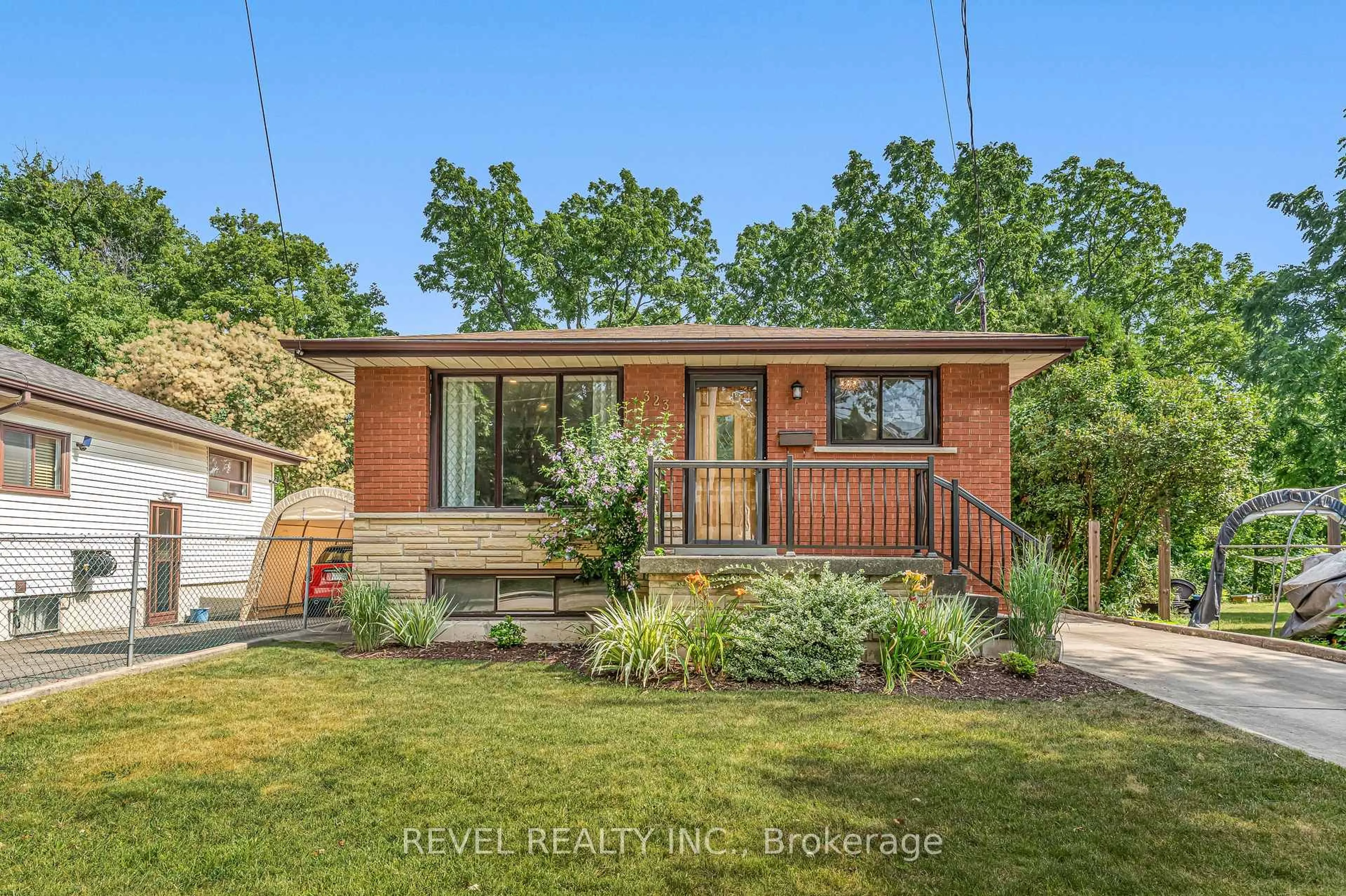 Home with brick exterior material, street for 323 Hixon Rd, Hamilton Ontario L8K 2C8