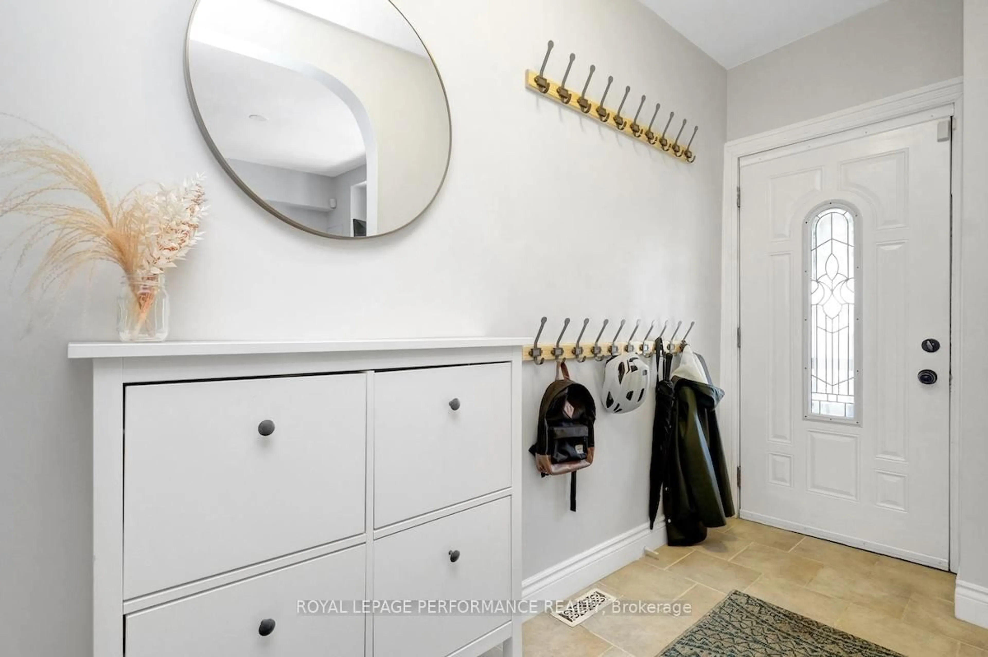 Indoor entryway for 58 Stirling Ave, Ottawa Ontario K1Y 1P8