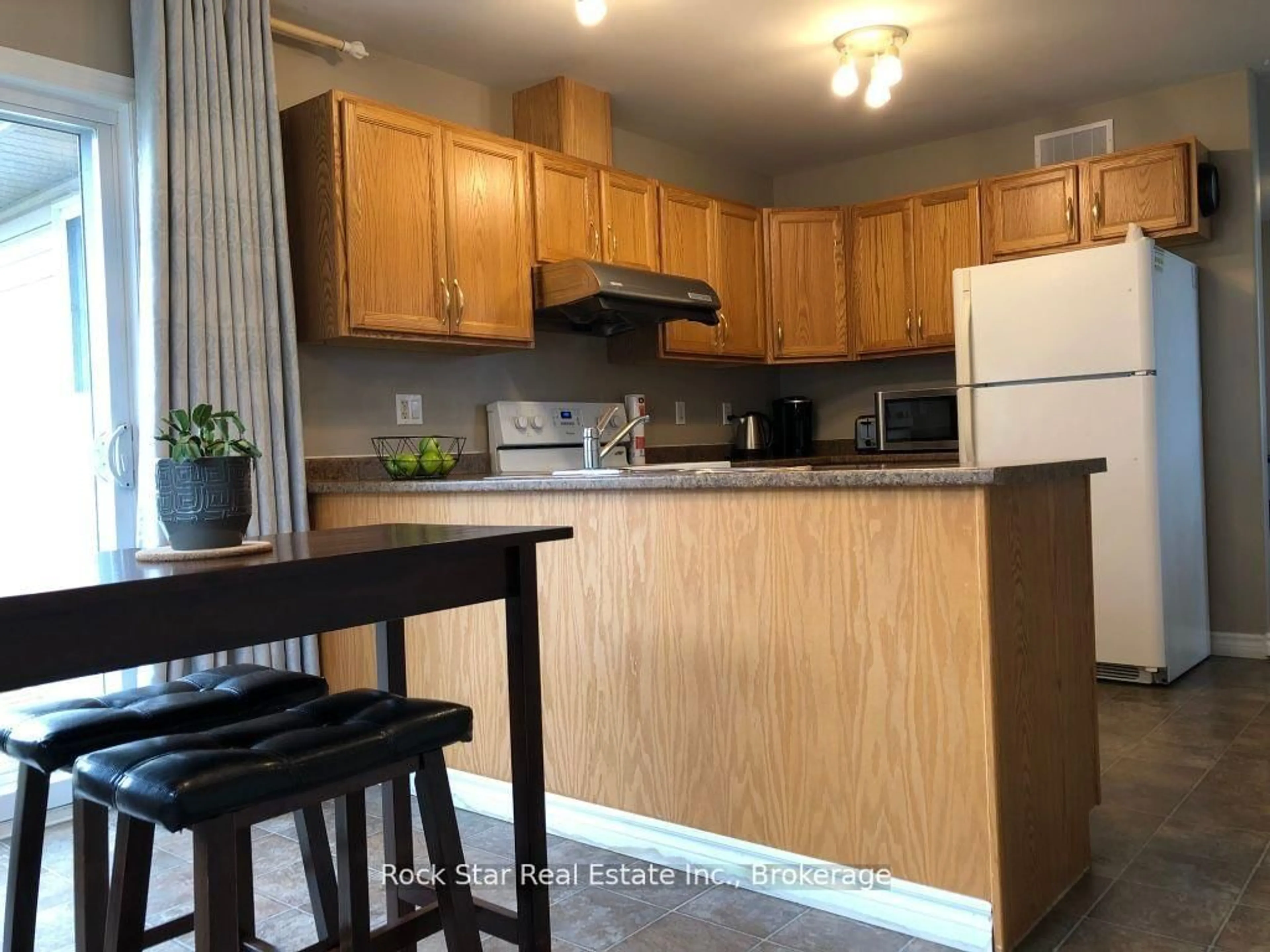 Standard kitchen, unknown for 12 Follwell Cres, Belleville Ontario K8N 5Z5