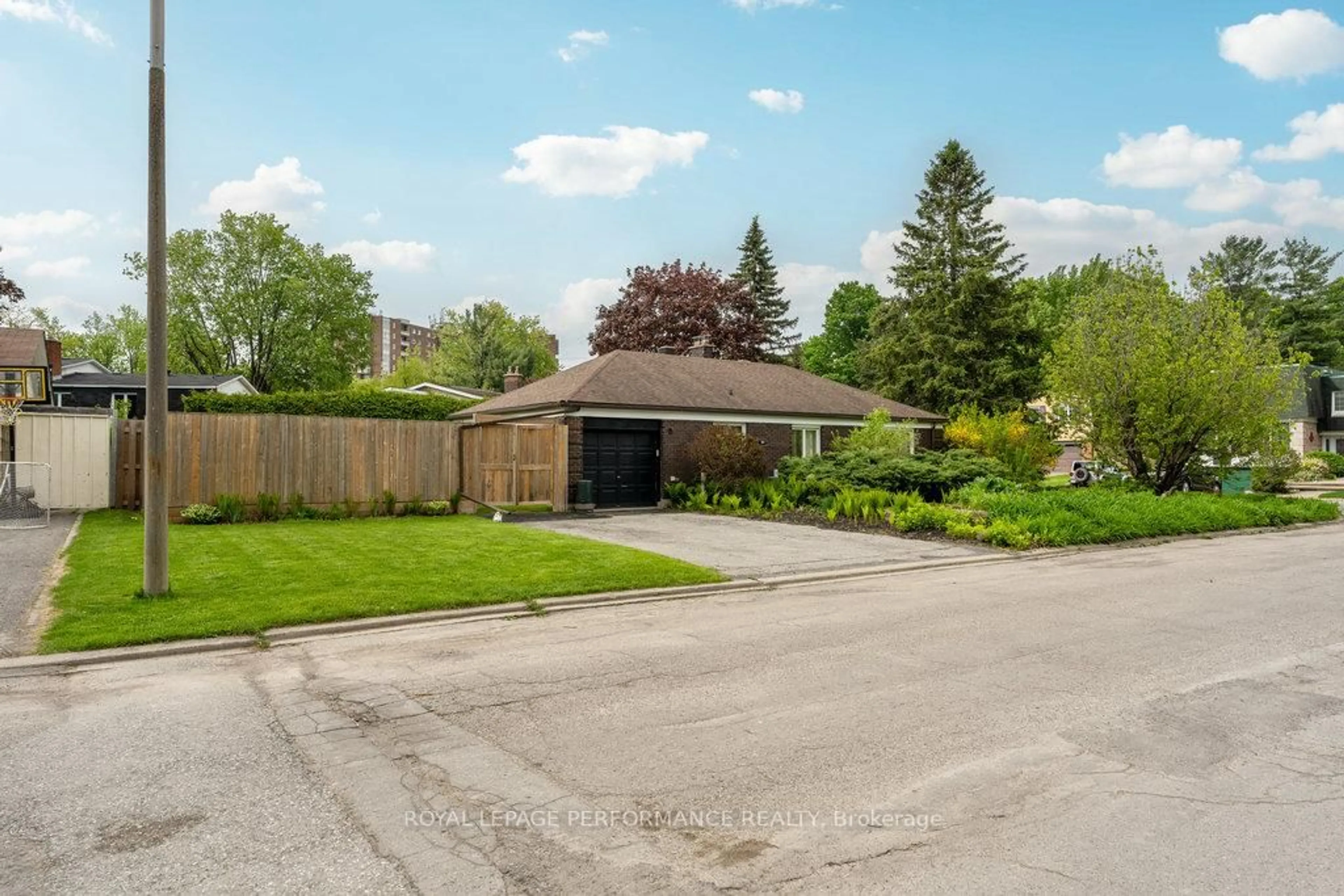 A pic from outside/outdoor area/front of a property/back of a property/a pic from drone, street for 1932 Marquis Ave, Ottawa Ontario K1J 8J2
