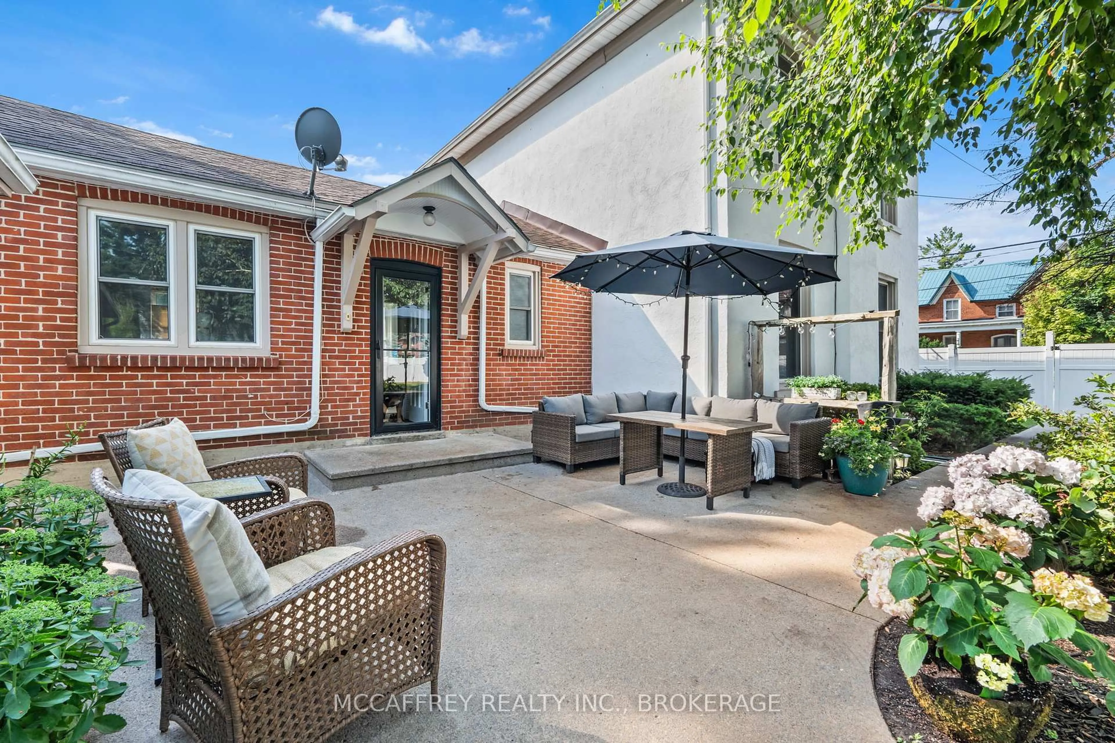 Patio, street for 209 Centre St, Greater Napanee Ontario K7R 1N7