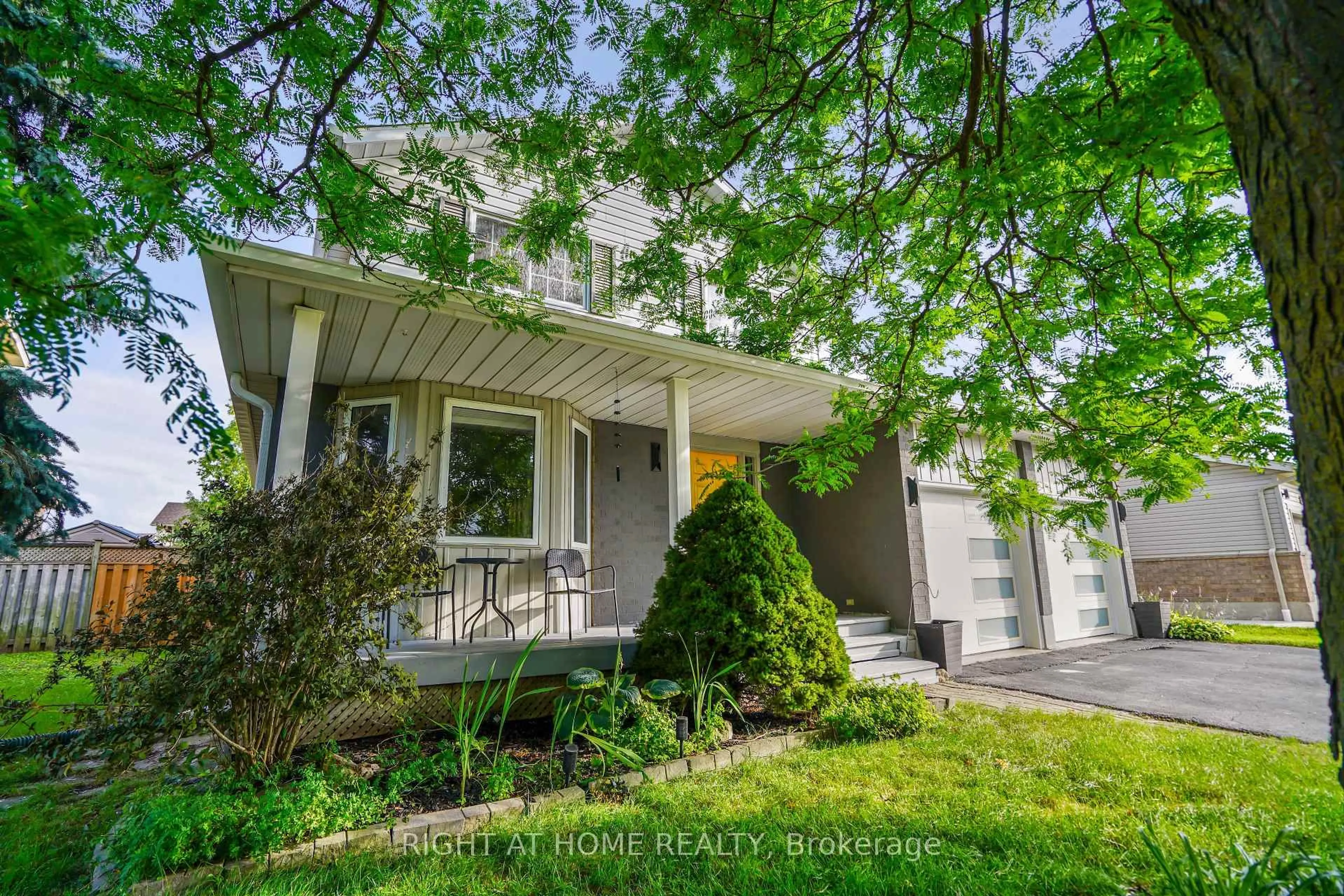 Home with vinyl exterior material, street for 616 Rummelhardt Dr, Waterloo Ontario N2T 2K7