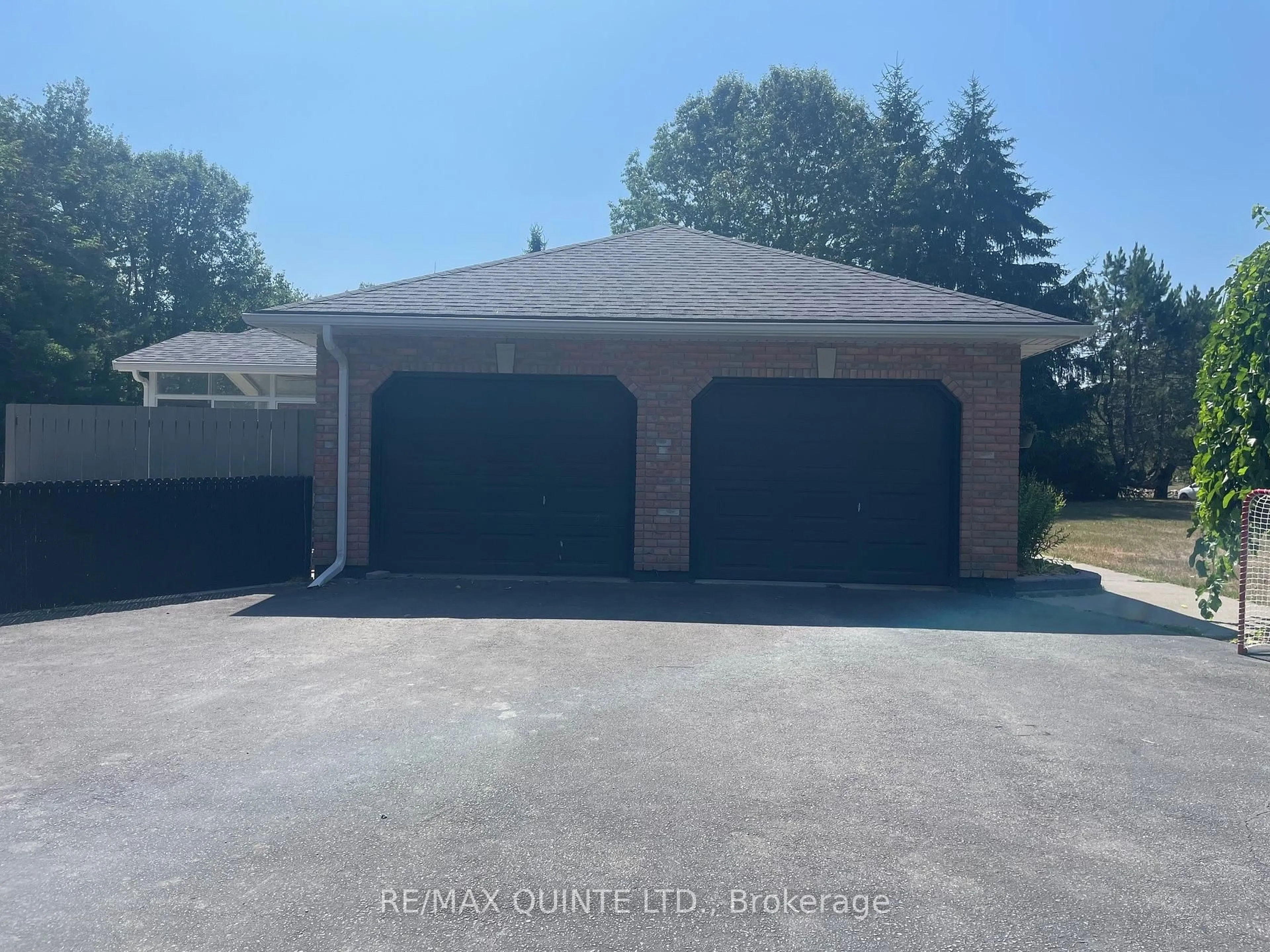 Indoor garage for 65 Glenburnie Dr, Ingleside Ontario K8V 5P4