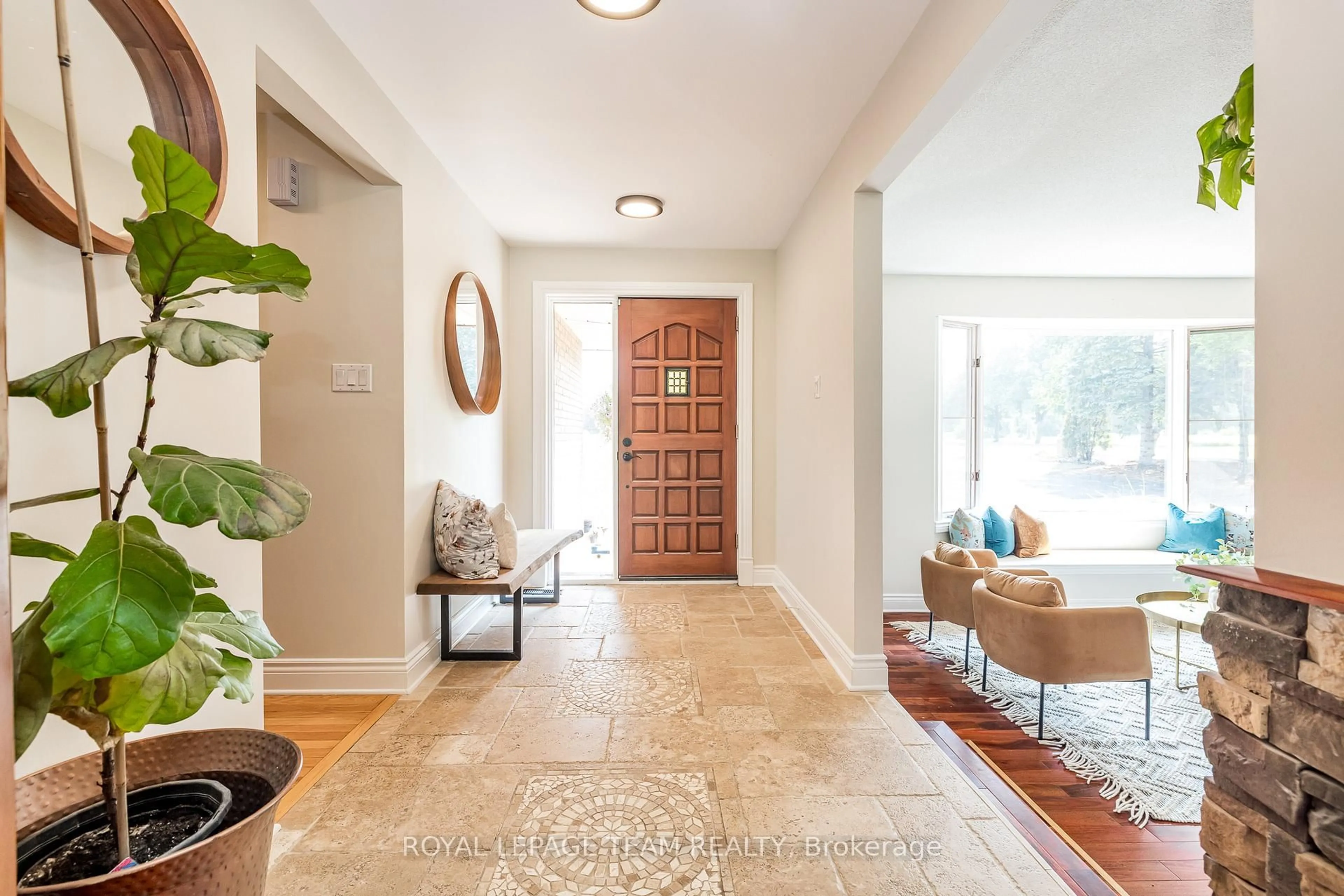 Indoor entryway for 1216A River Rd, Ottawa Ontario K4M 1B4
