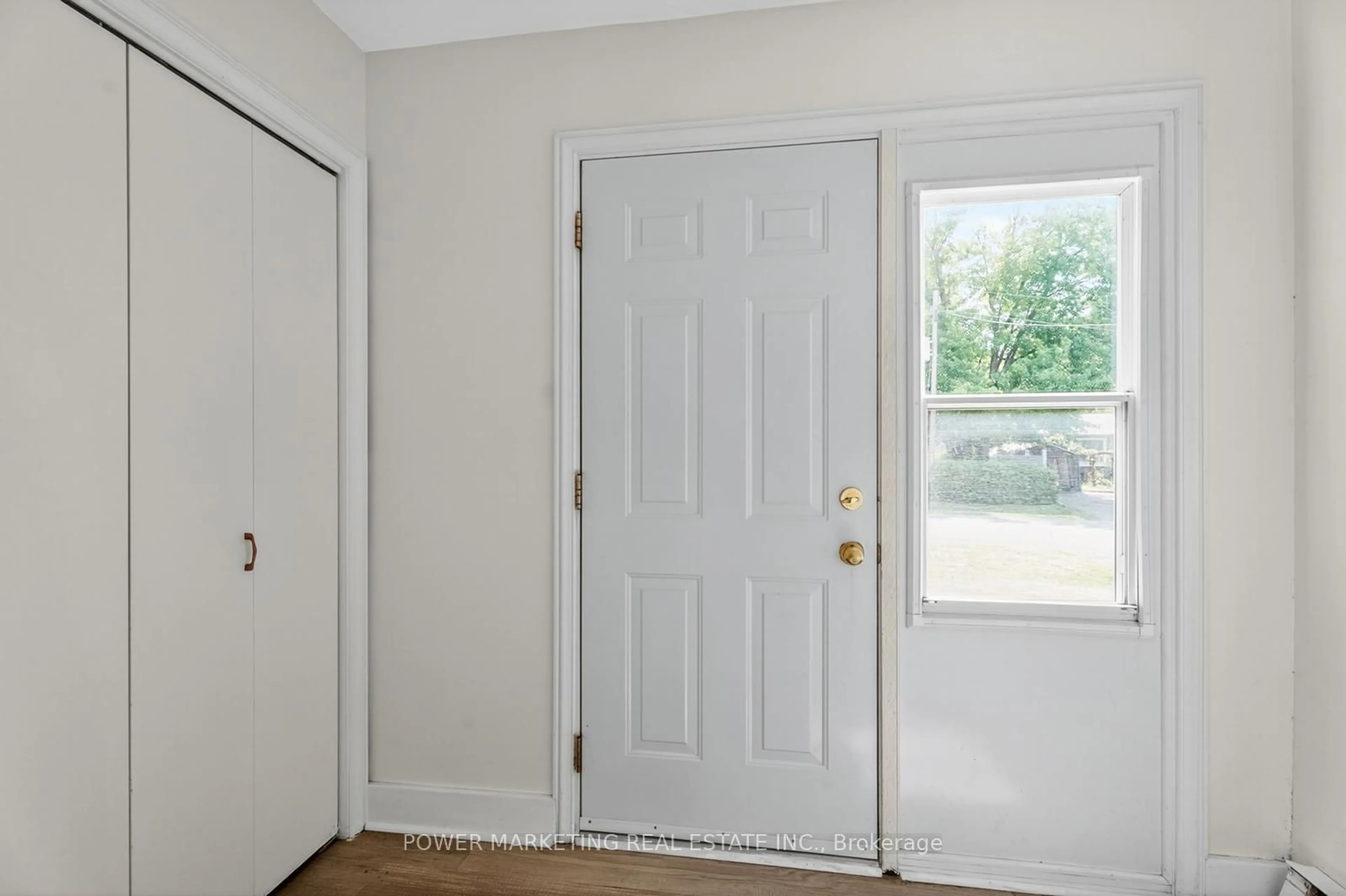Indoor entryway for 9 Epworth Ave, Ottawa Ontario K2G 2L4