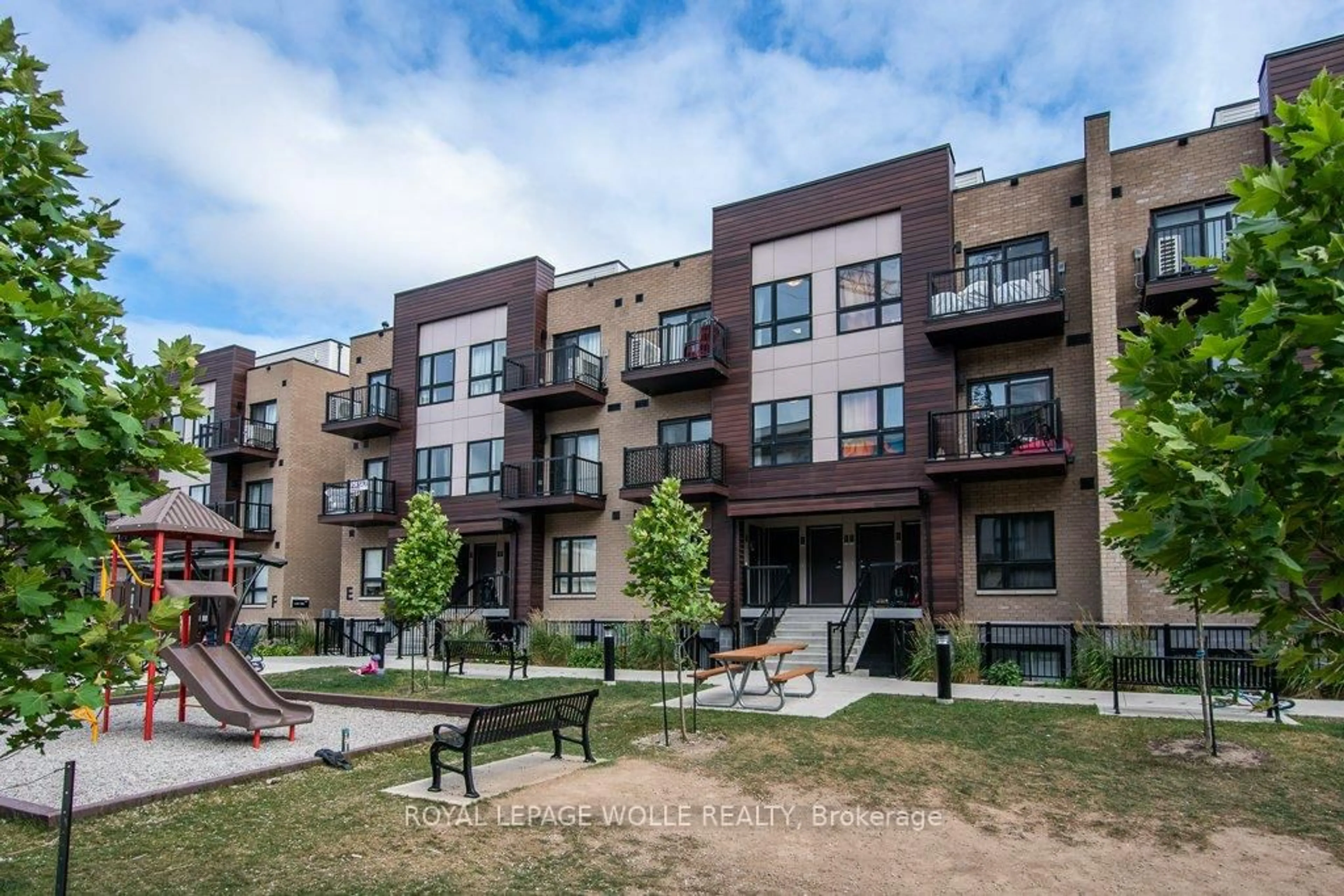 Patio, street for 20 Palace St #E11, Kitchener Ontario N2E 0J3