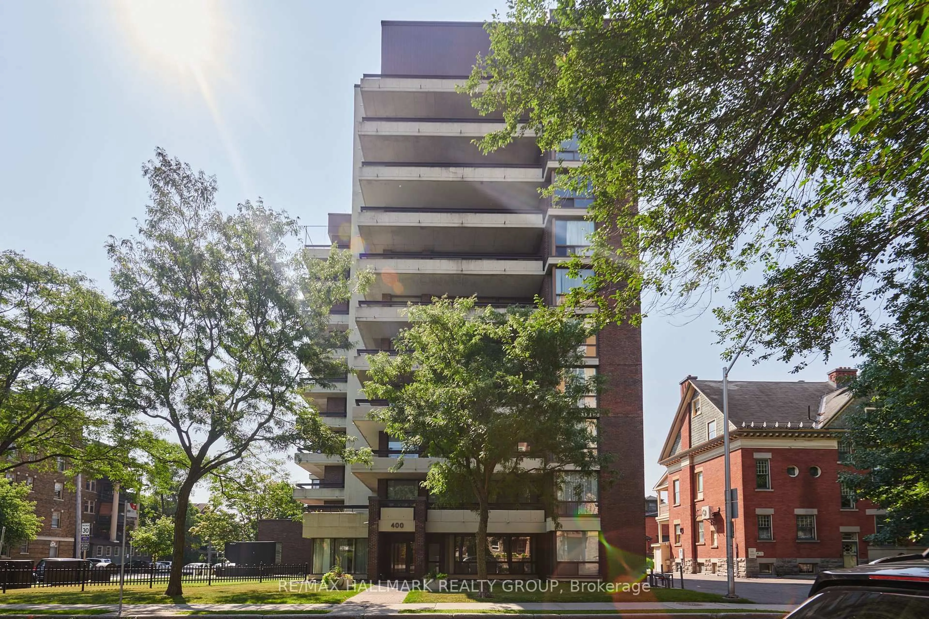 Home with brick exterior material, building for 400 Laurier Ave #9A, Ottawa Ontario K1N 8Y2