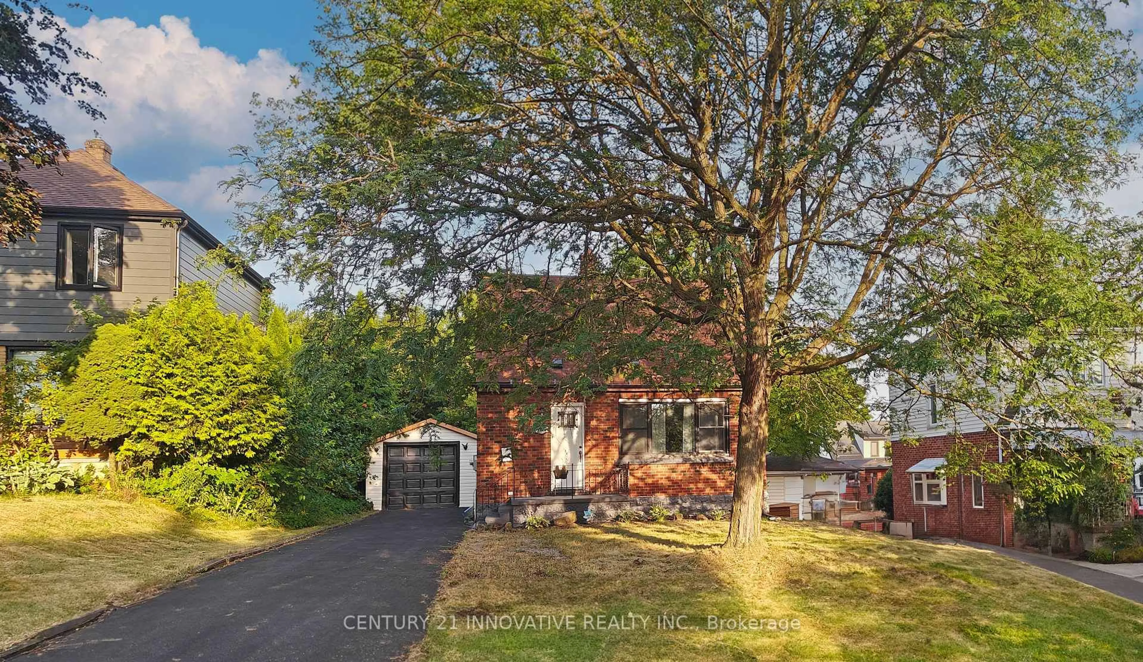 A pic from outside/outdoor area/front of a property/back of a property/a pic from drone, street for 5709 Hanan Ave, Niagara Falls Ontario L2G 4E7