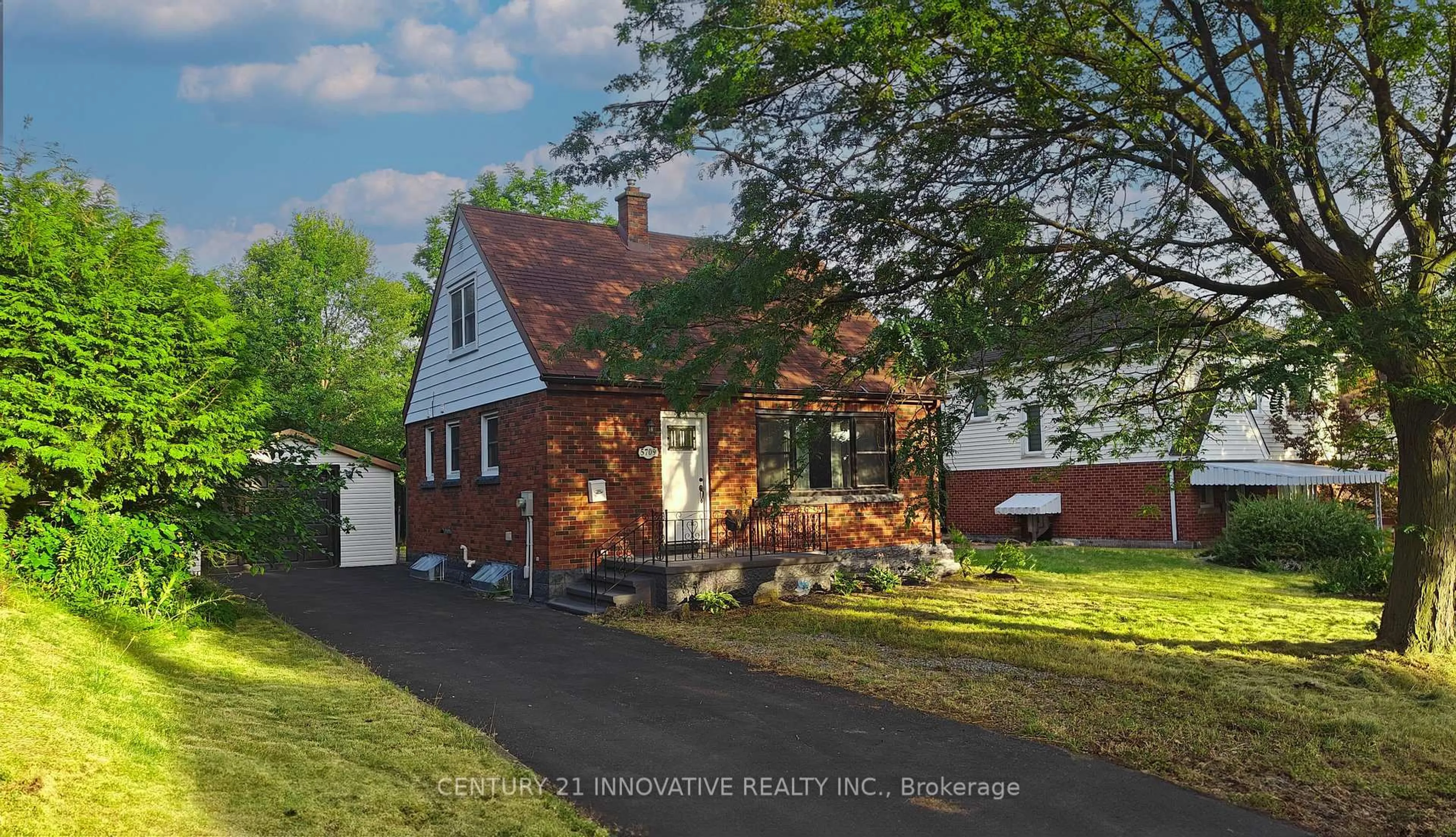 Home with brick exterior material, street for 5709 Hanan Ave, Niagara Falls Ontario L2G 4E7