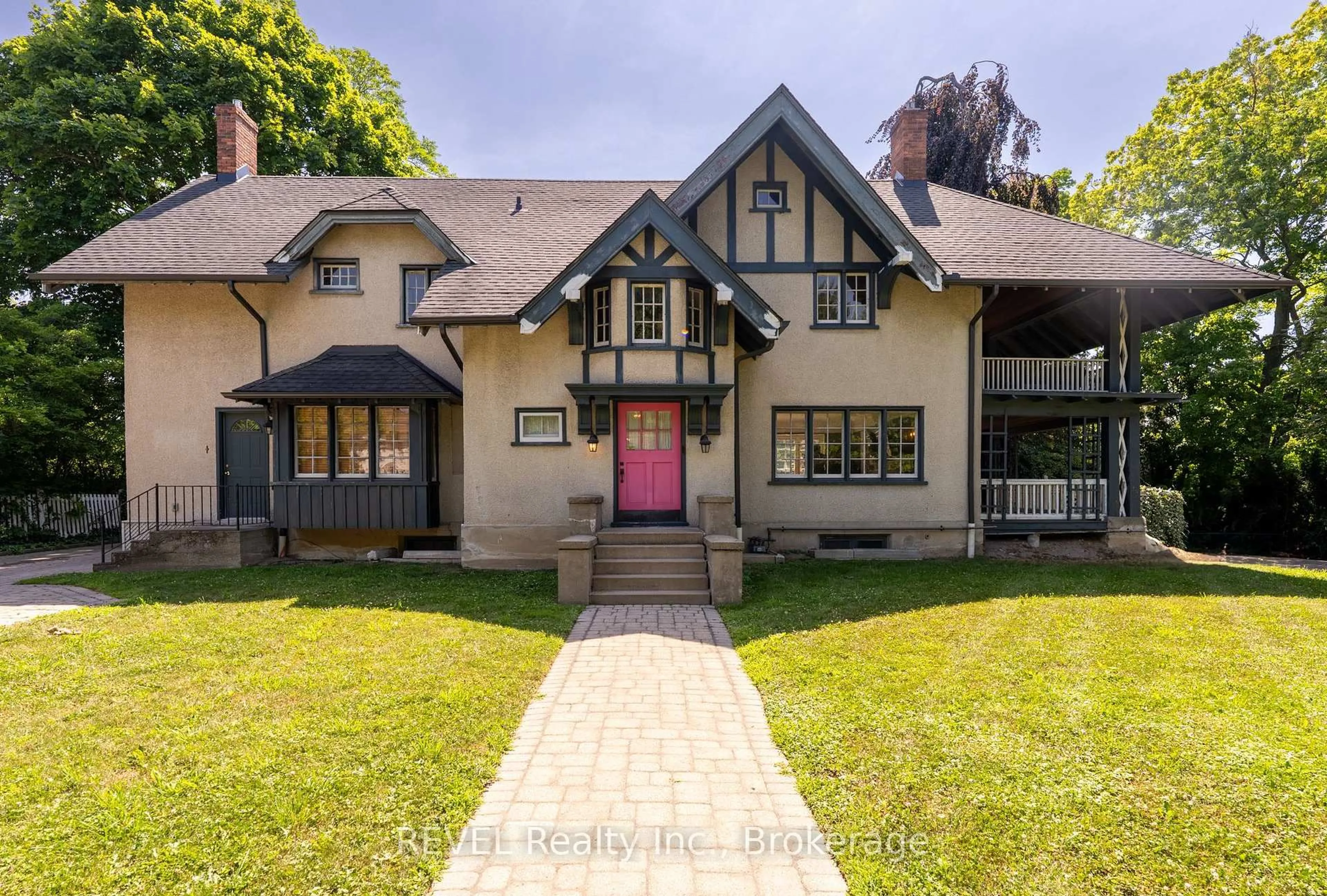 Home with brick exterior material, street for 166 QUEEN St, Niagara-on-the-Lake Ontario L0S 1J0
