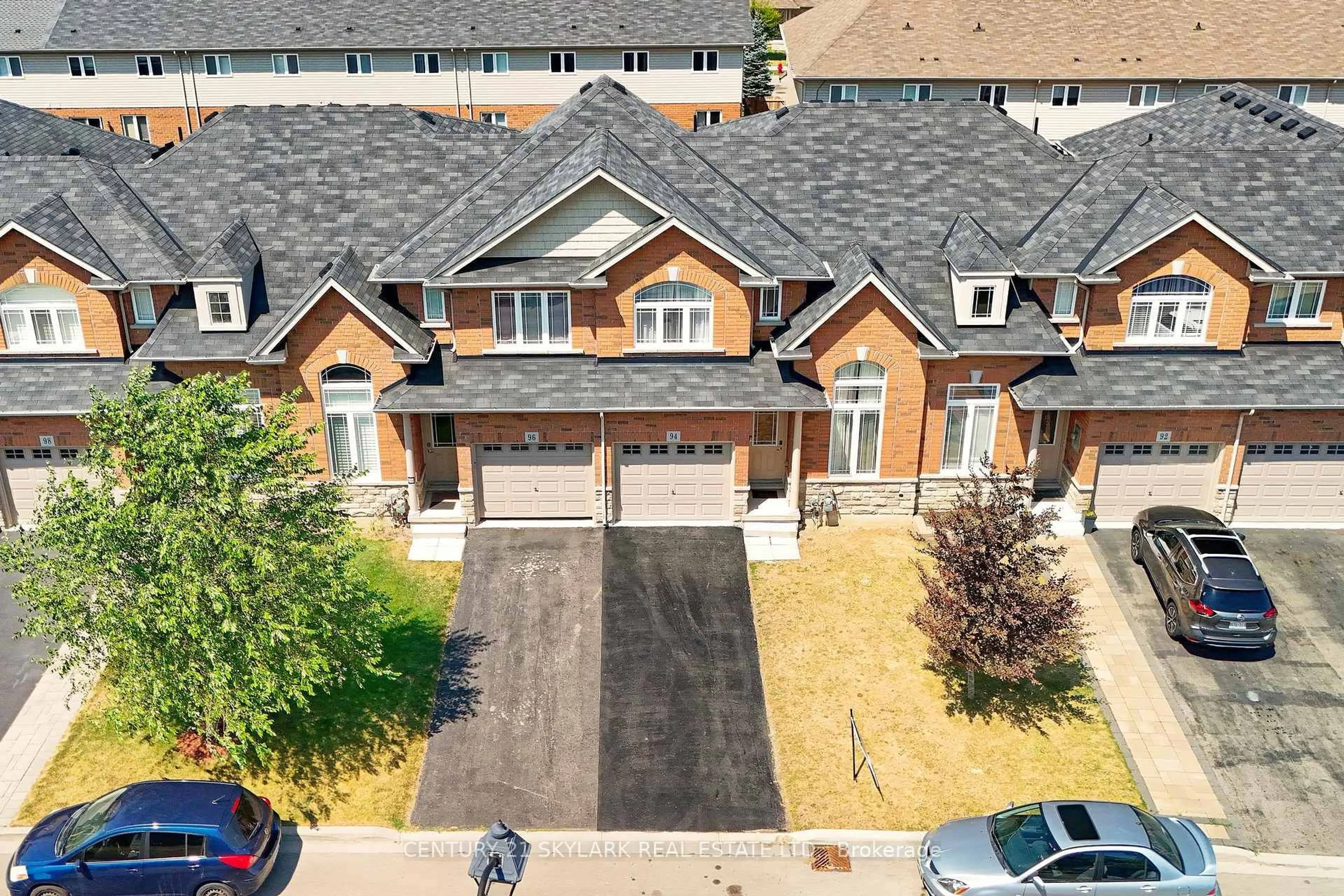 A pic from outside/outdoor area/front of a property/back of a property/a pic from drone, street for 94 Charleswood Cres, Hamilton Ontario L0R 1P0