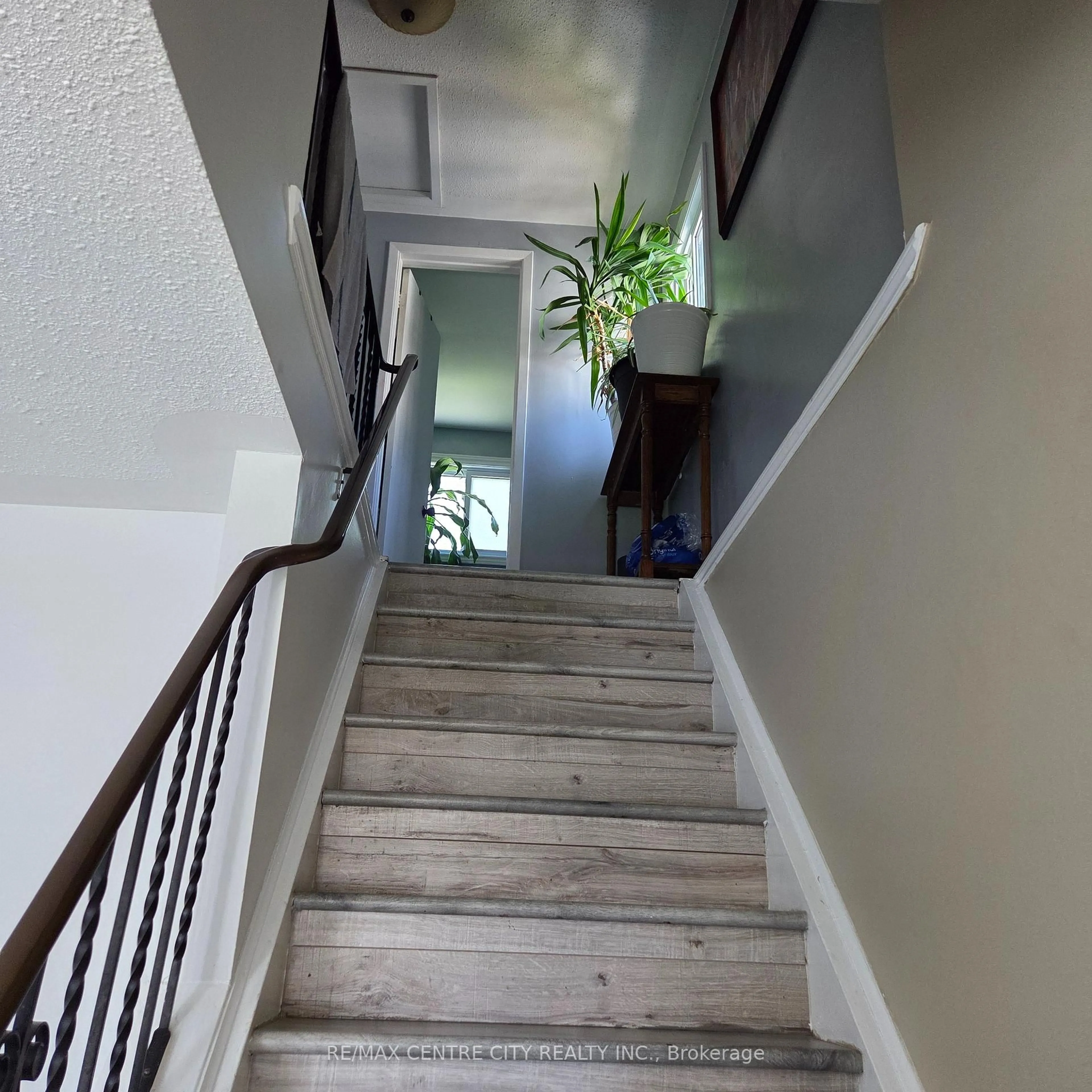 Stairs for 1687 Ernest Ave, London South Ontario N6E 2S3