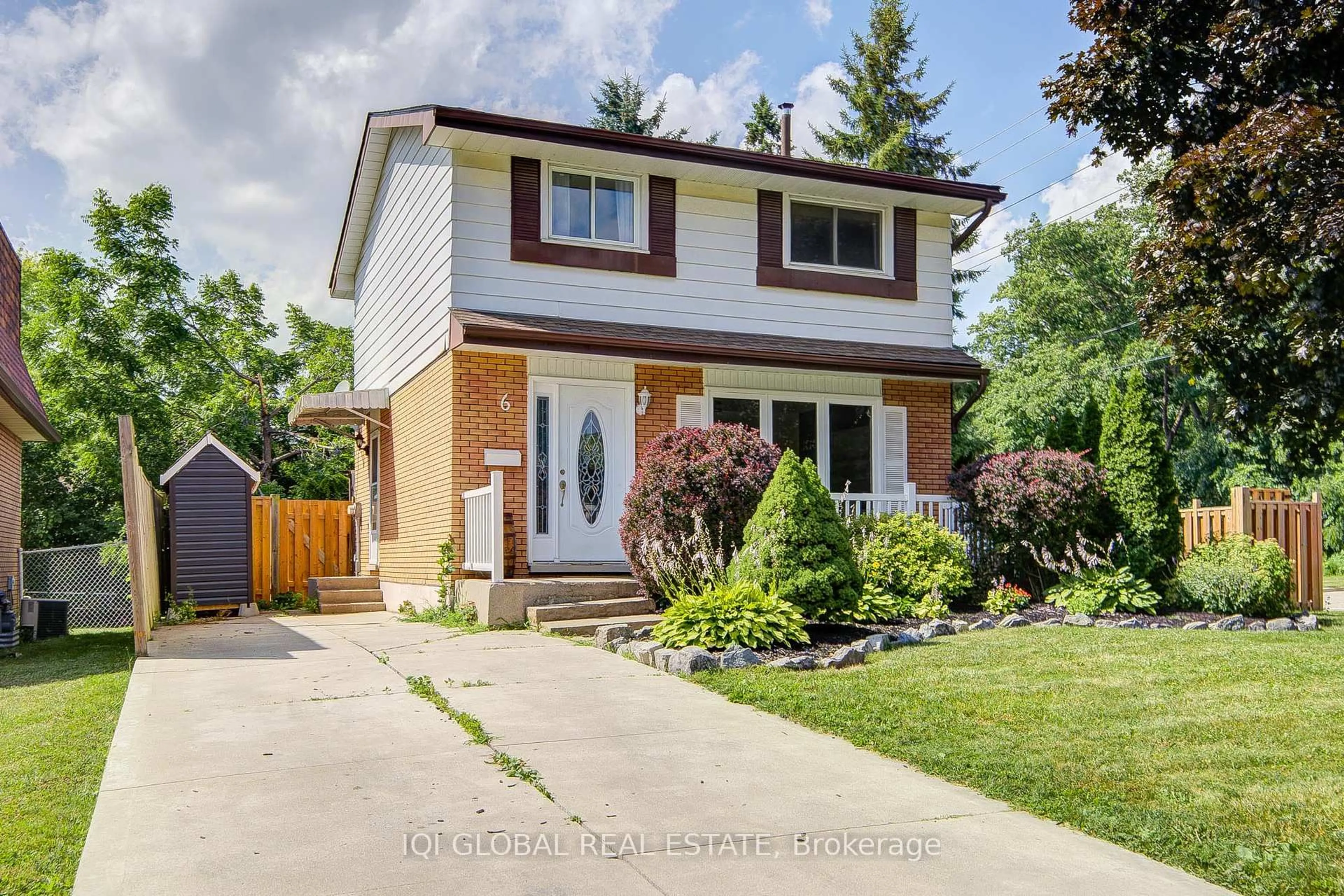 Home with vinyl exterior material, street for 6 Arrowhead Cres, Kitchener Ontario N2P 1B9