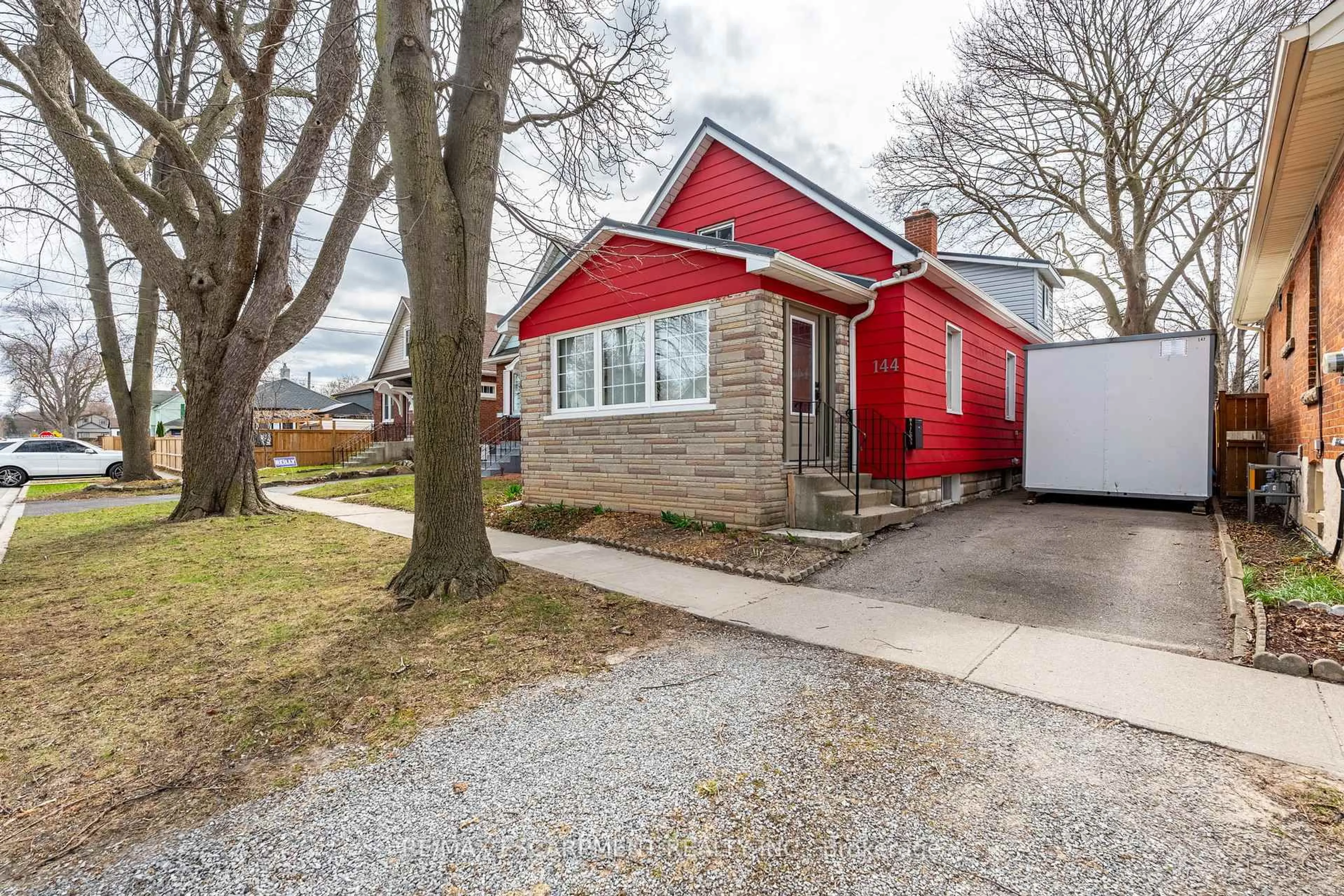 Home with brick exterior material, street for 144 Dufferin St, St. Catharines Ontario L2R 2A4