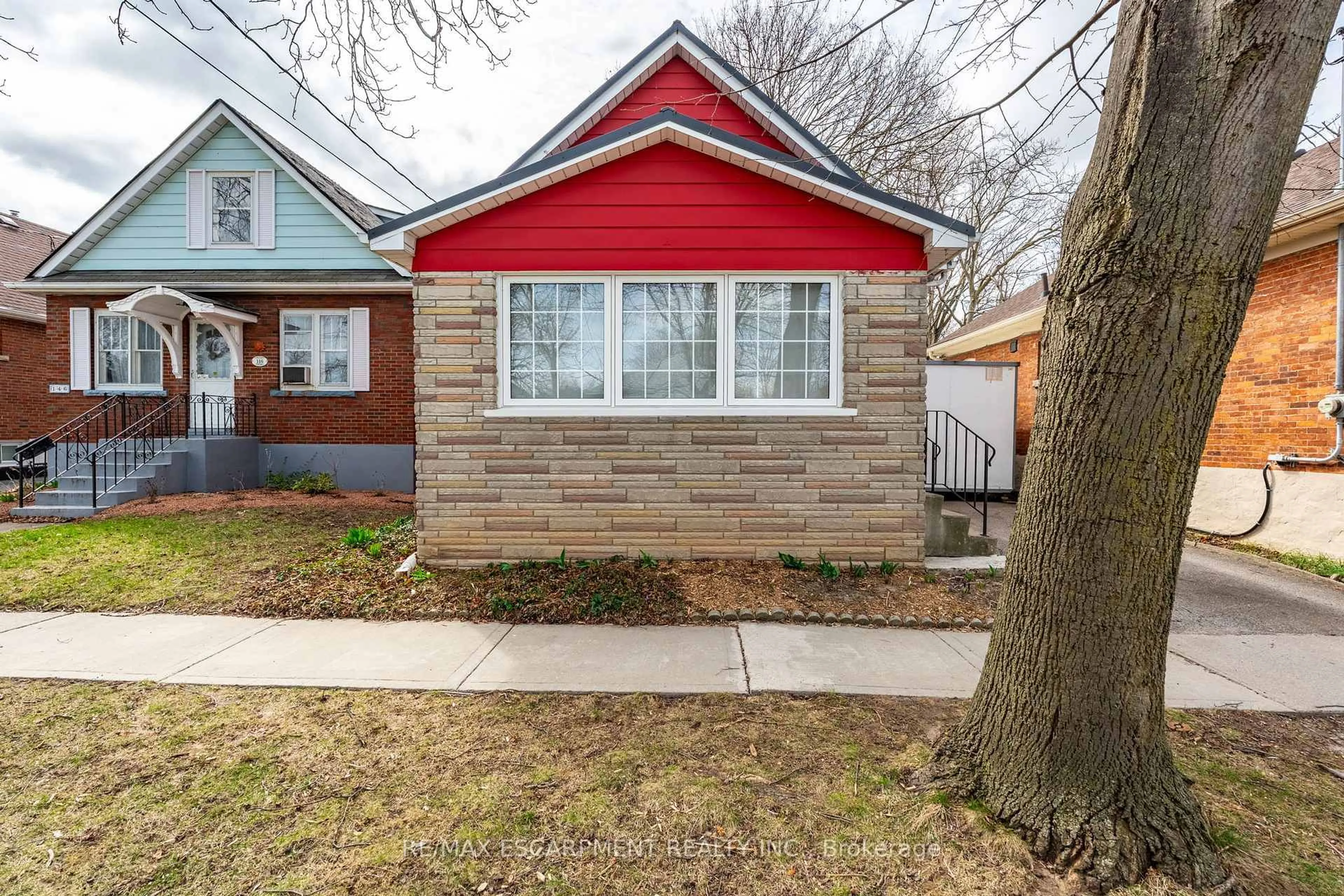 Home with brick exterior material, street for 144 Dufferin St, St. Catharines Ontario L2R 2A4