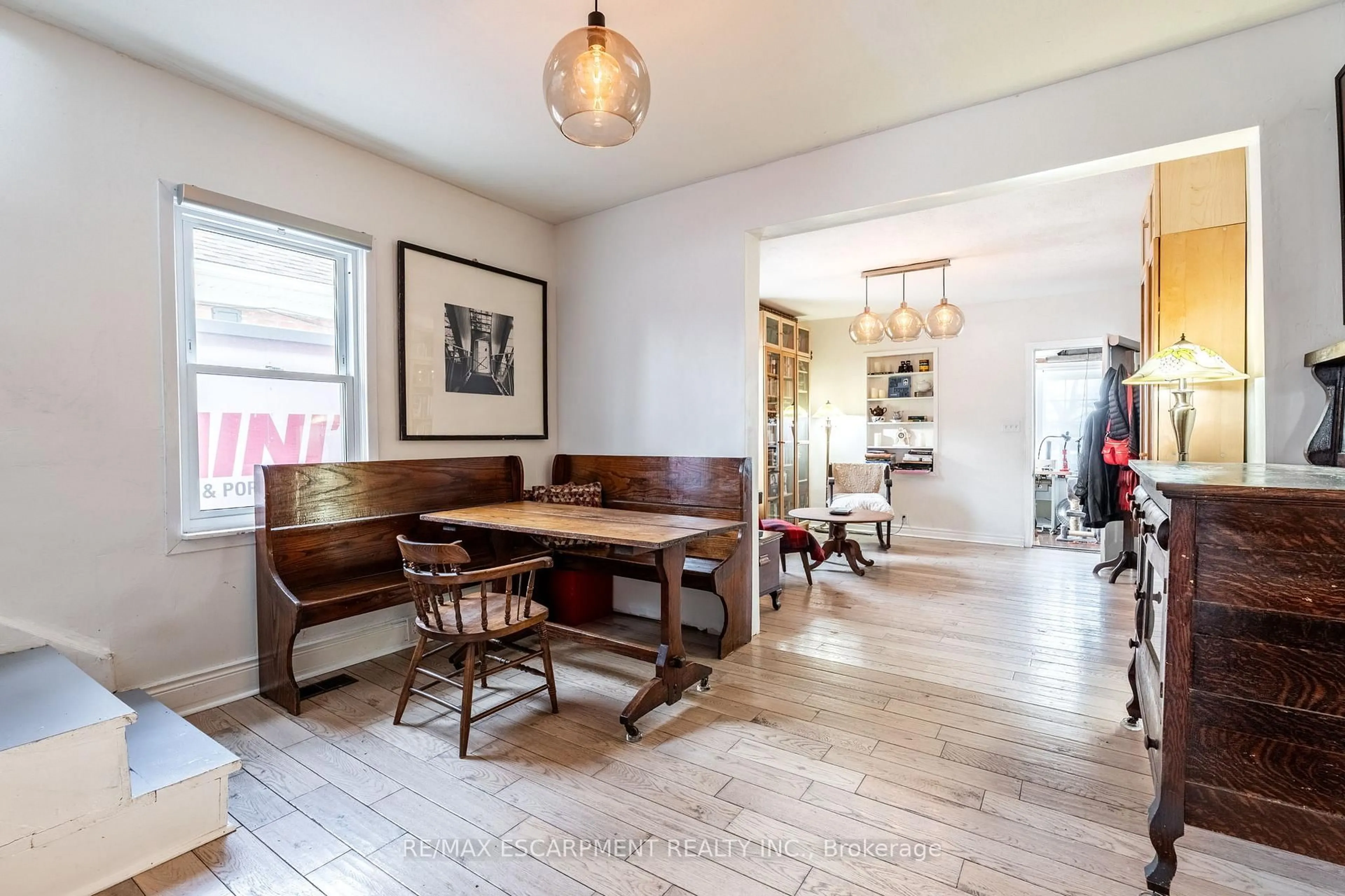 Dining room, wood/laminate floor for 144 Dufferin St, St. Catharines Ontario L2R 2A4