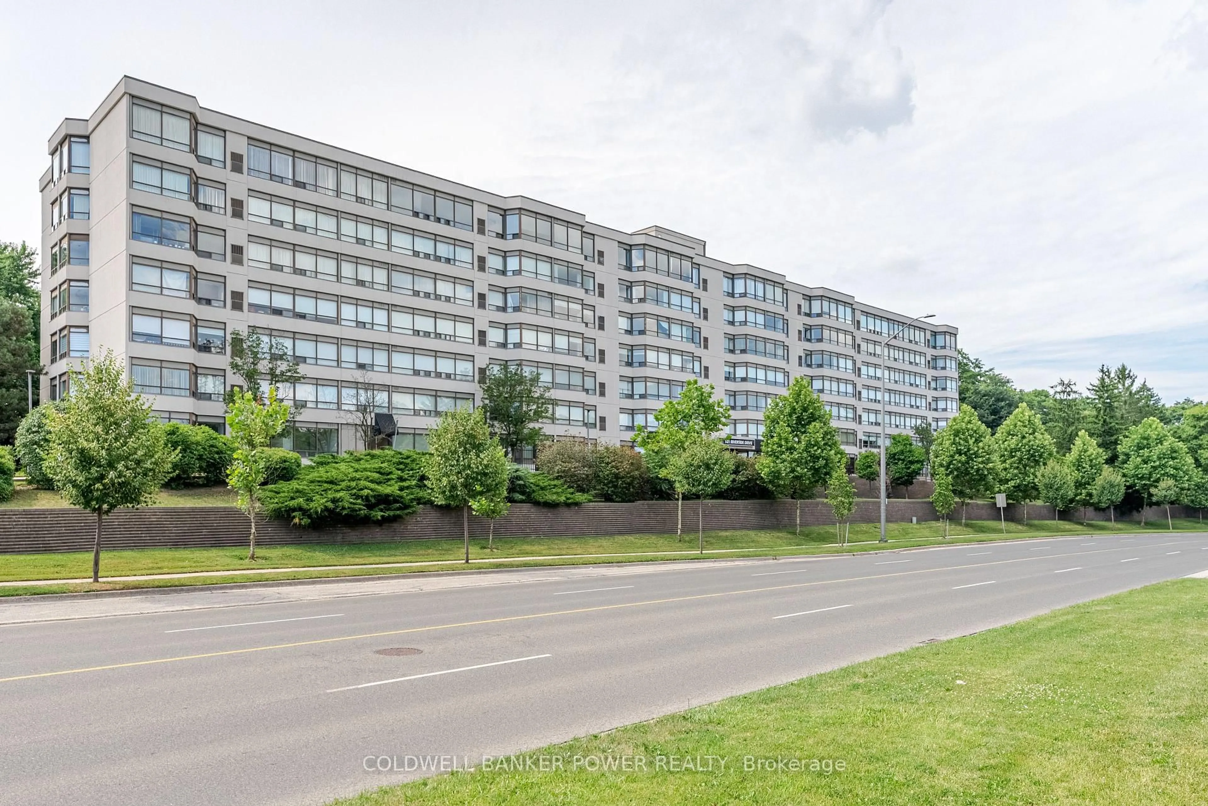 A pic from outside/outdoor area/front of a property/back of a property/a pic from drone, unknown for 521 RIVERSIDE Dr #415, London North Ontario N6H 5E2