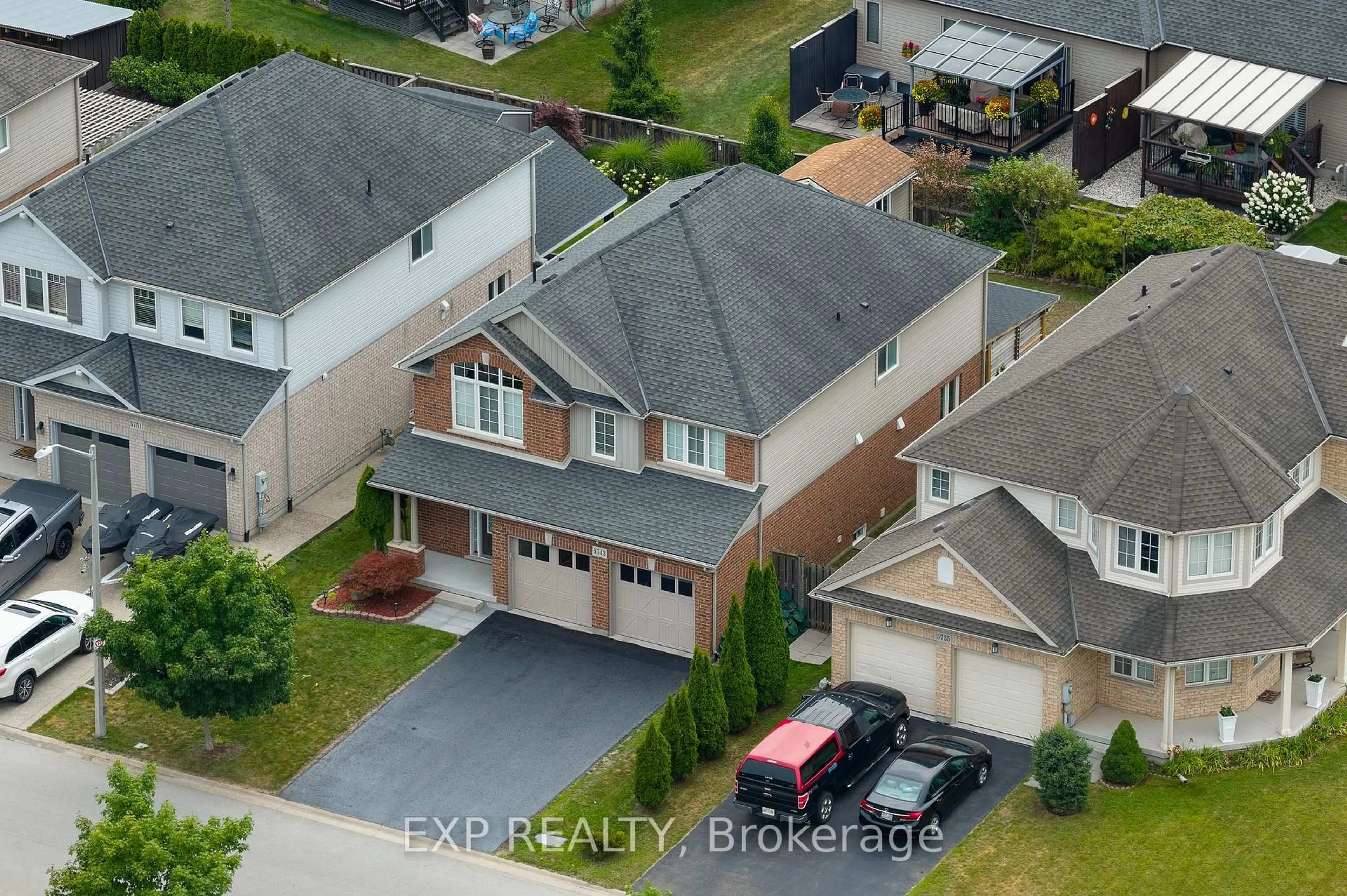 A pic from outside/outdoor area/front of a property/back of a property/a pic from drone, street for 5743 Jake Cres, Niagara Falls Ontario L2H 0G3