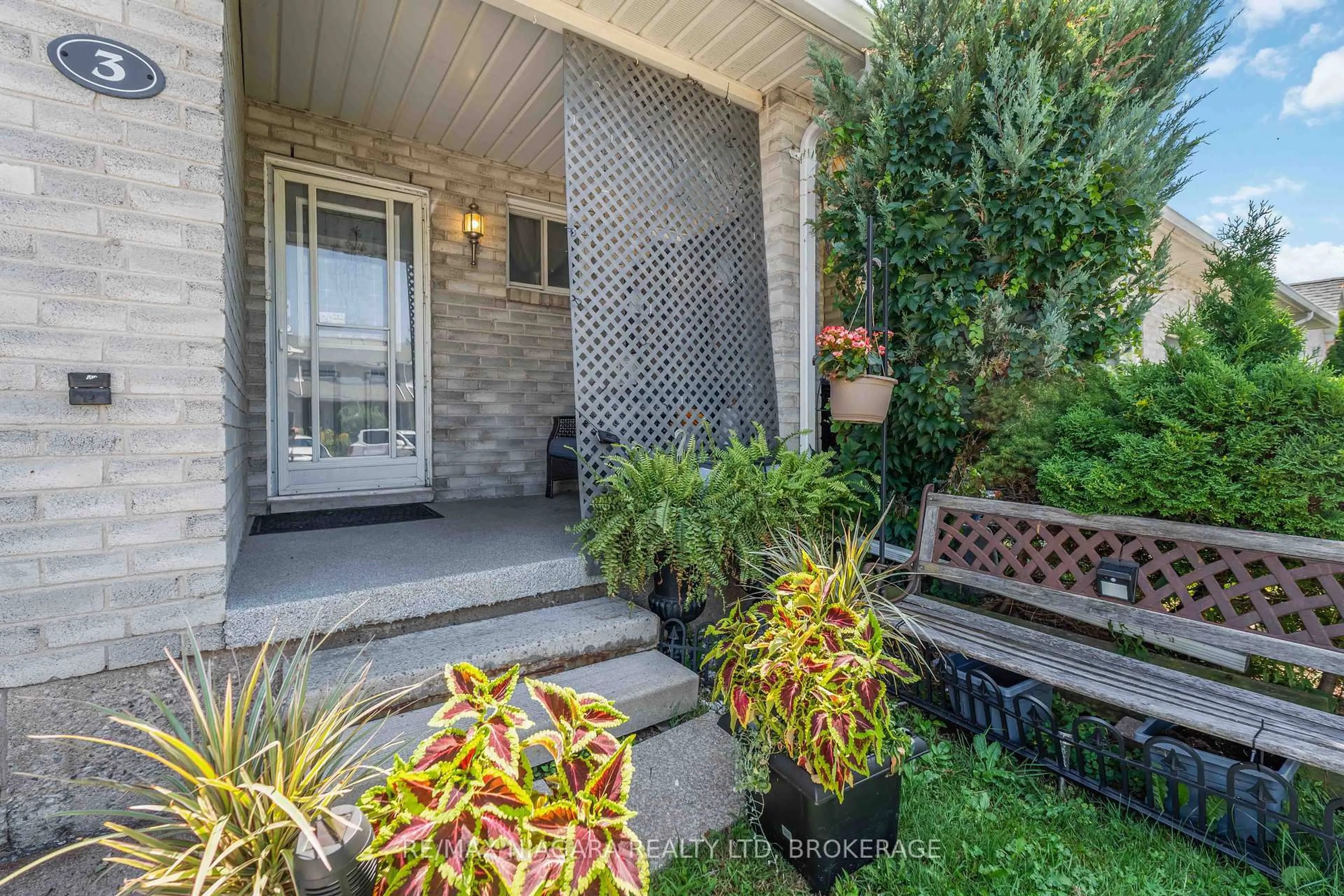Unknown for 125 Woodlawn Rd #3, Welland Ontario L3C 7B5