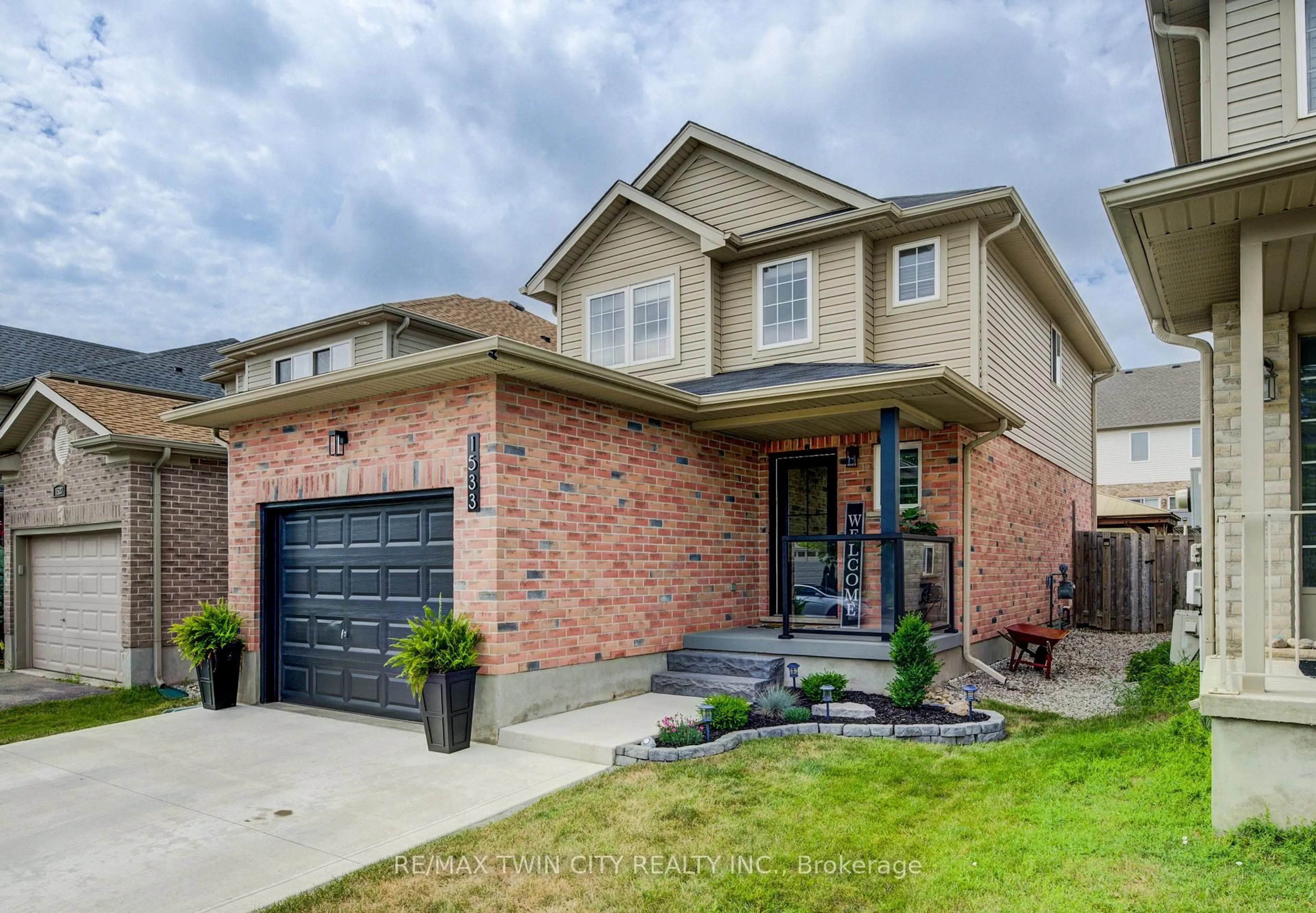 Home with brick exterior material, street for 1533 Old Zeller Dr, Kitchener Ontario N2A 0B3