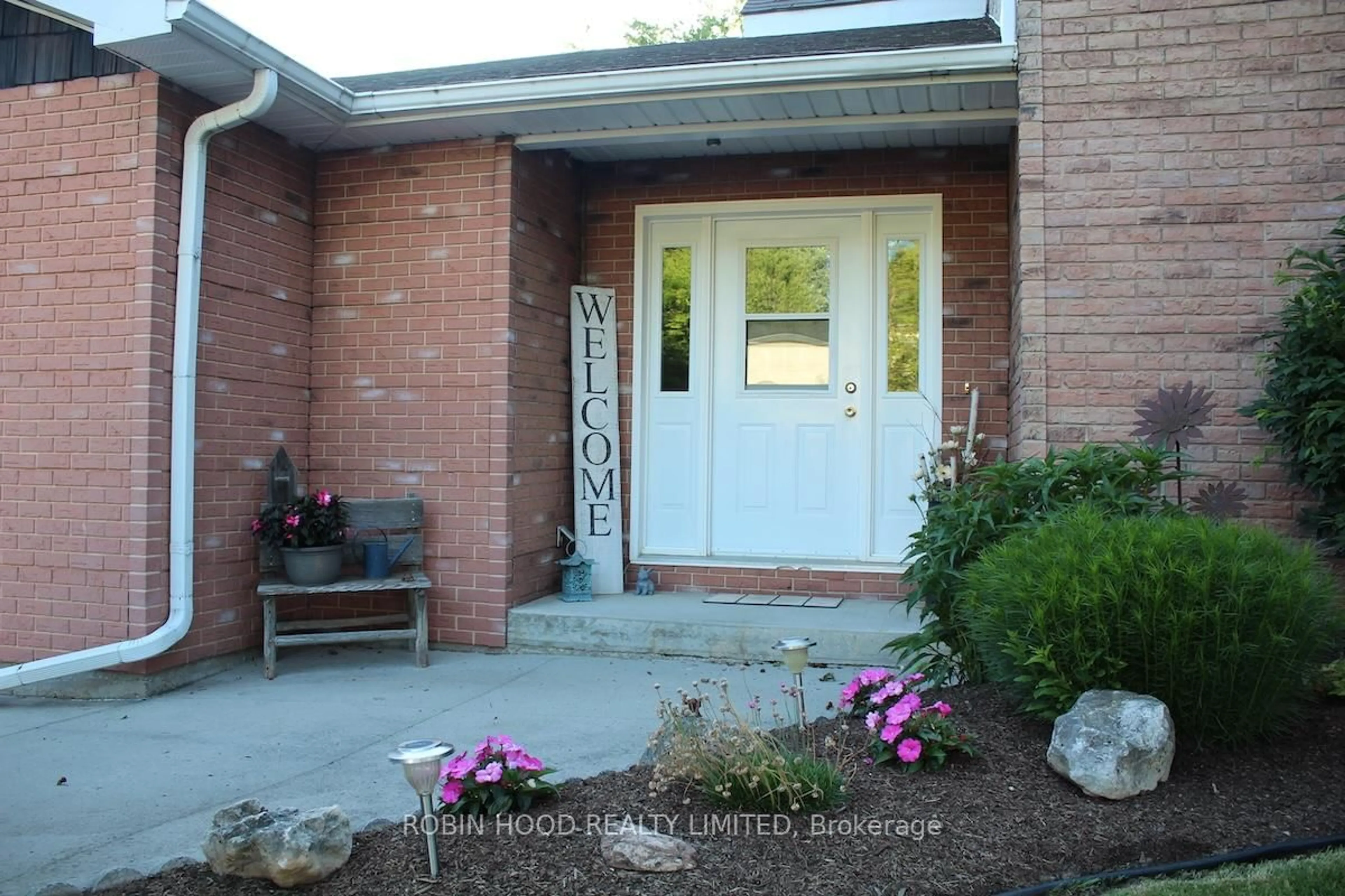 Indoor entryway for 67 Main St, Mapleton Ontario N0G 1P0