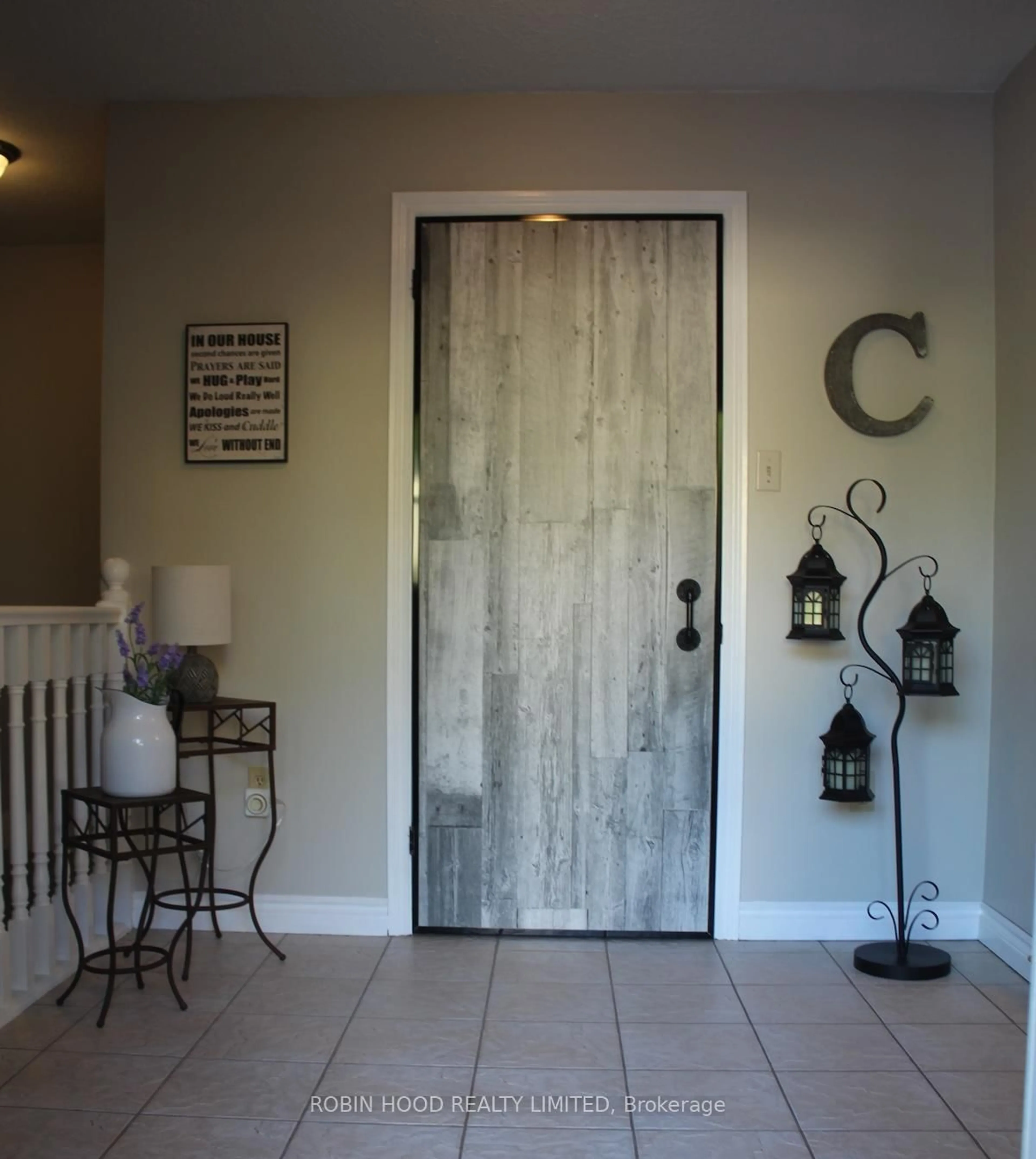 Indoor entryway for 67 Main St, Mapleton Ontario N0G 1P0