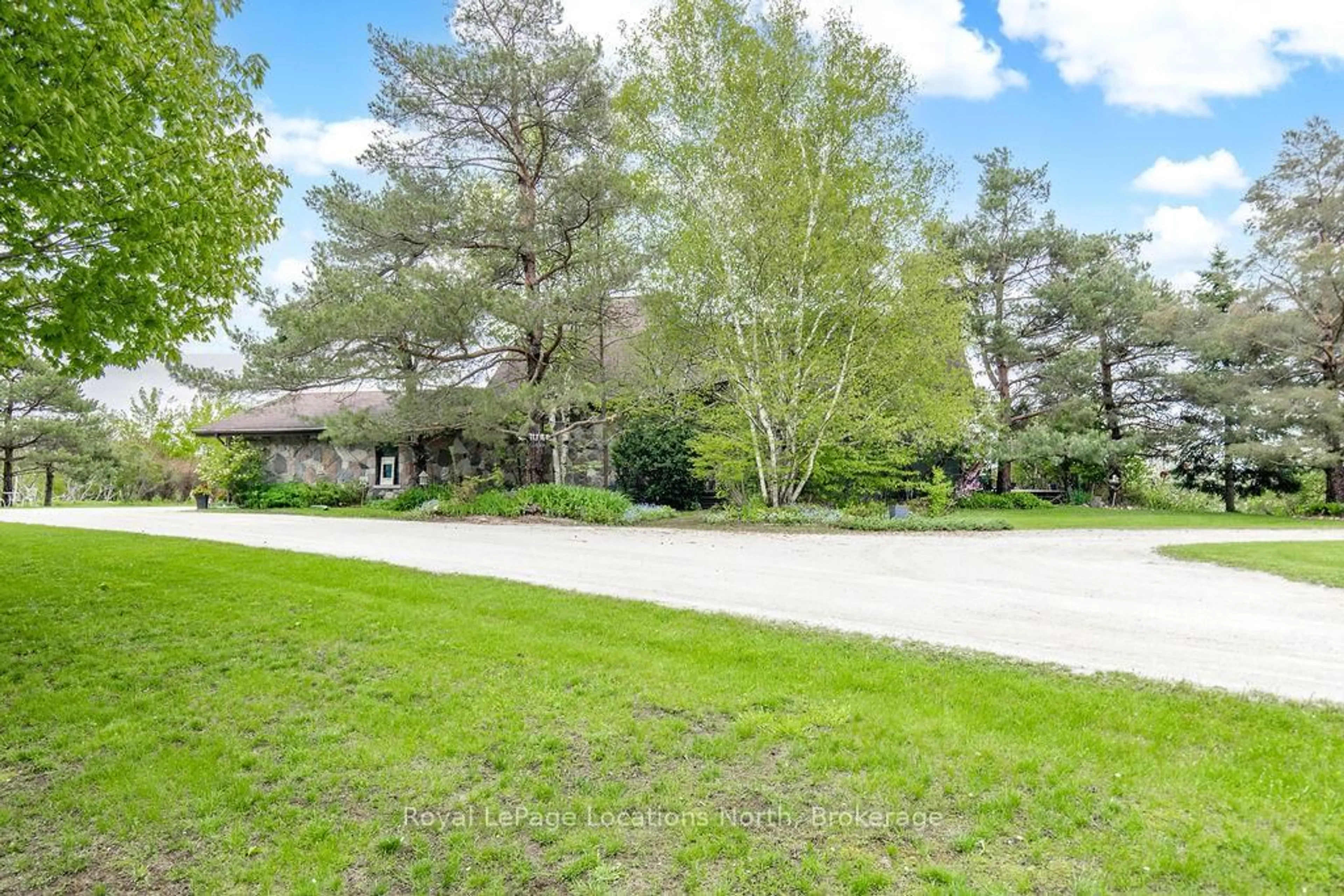 A pic from outside/outdoor area/front of a property/back of a property/a pic from drone, unknown for 38 Old Carriage Rd, East Garafraxa Ontario L9W 6B2