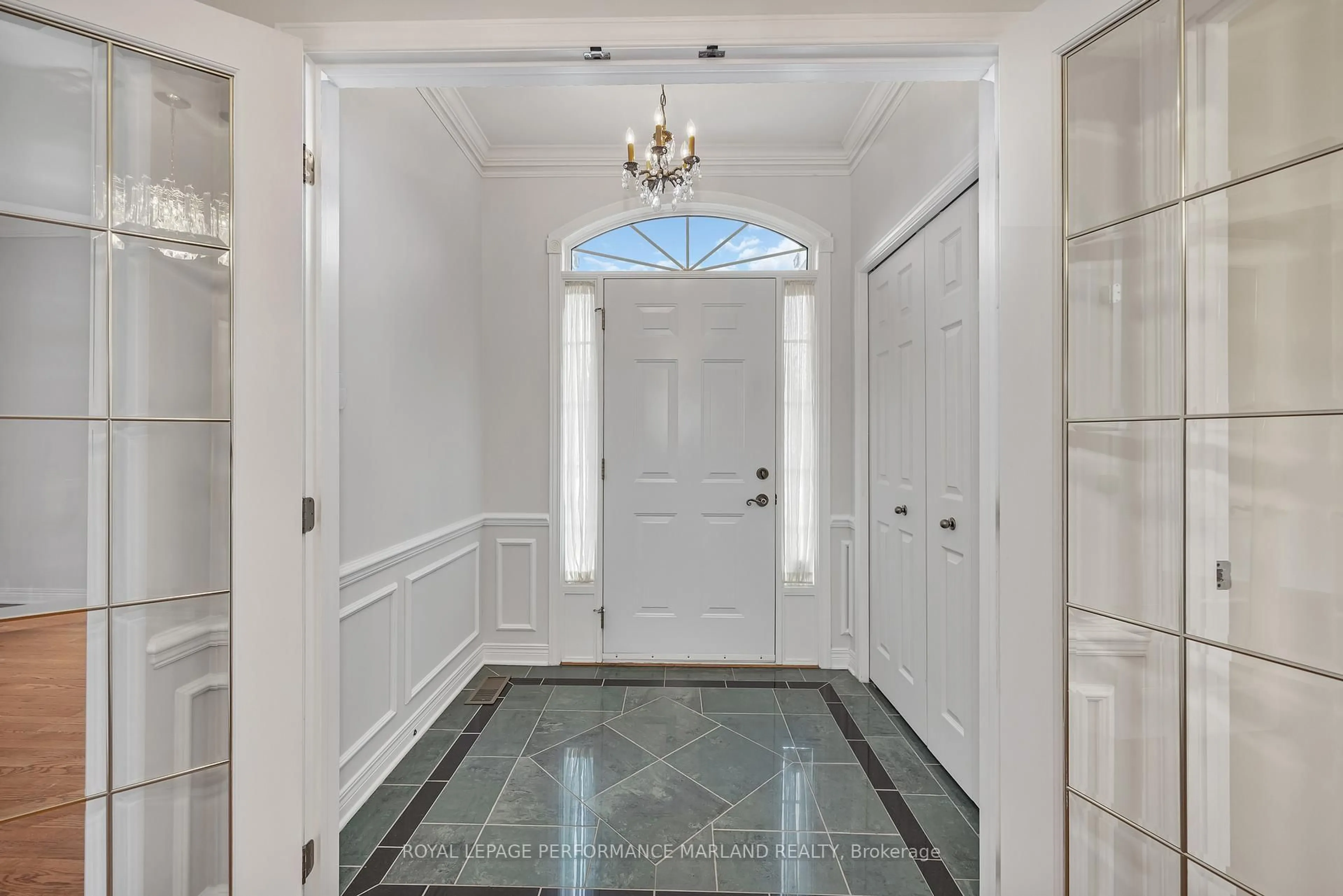 Indoor entryway for 243 Marilyn Ave, Ottawa Ontario K1V 7E4
