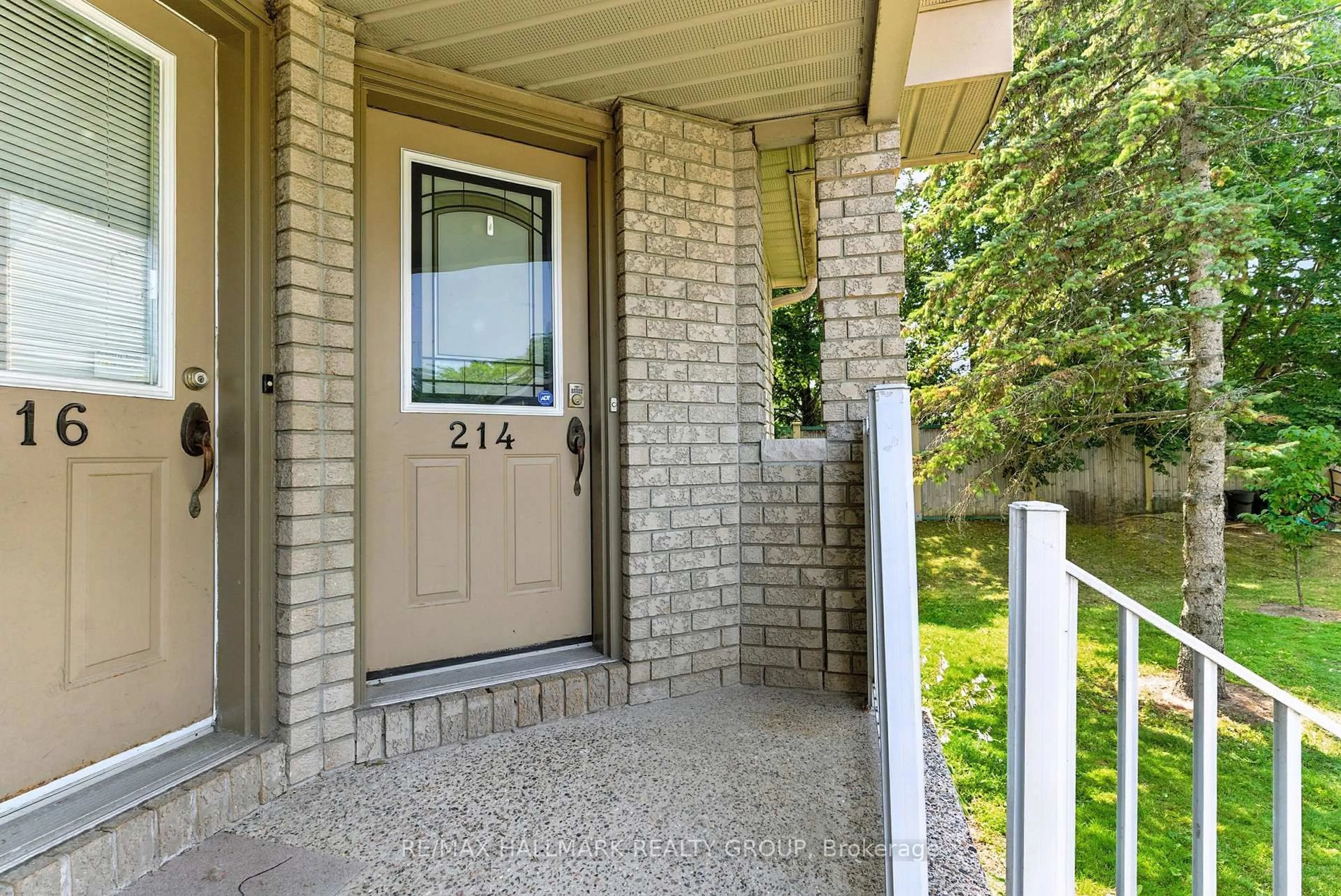 Indoor entryway for 214 Briston Private, Ottawa Ontario K1G 5P9