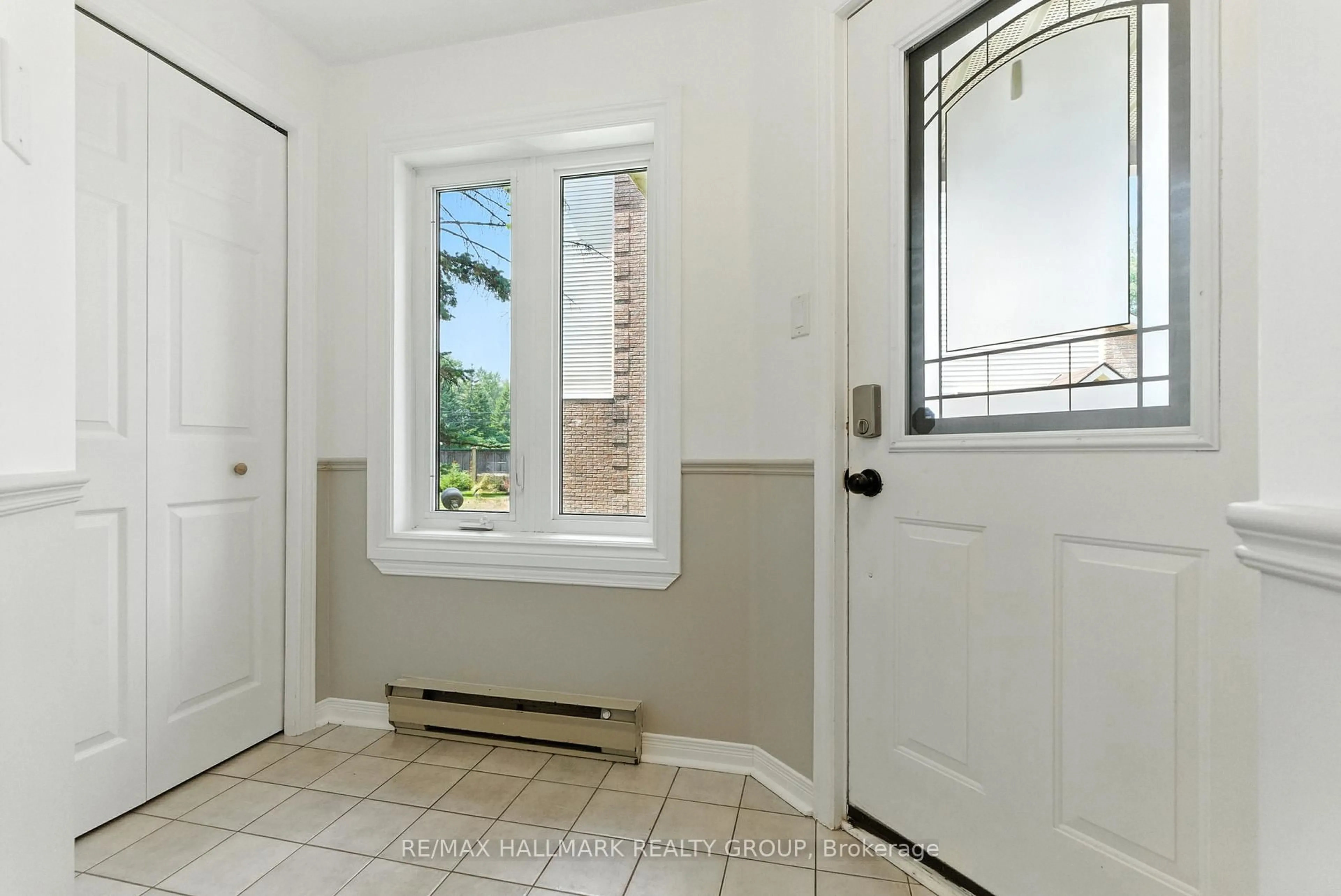 Indoor entryway for 214 Briston Private, Ottawa Ontario K1G 5P9