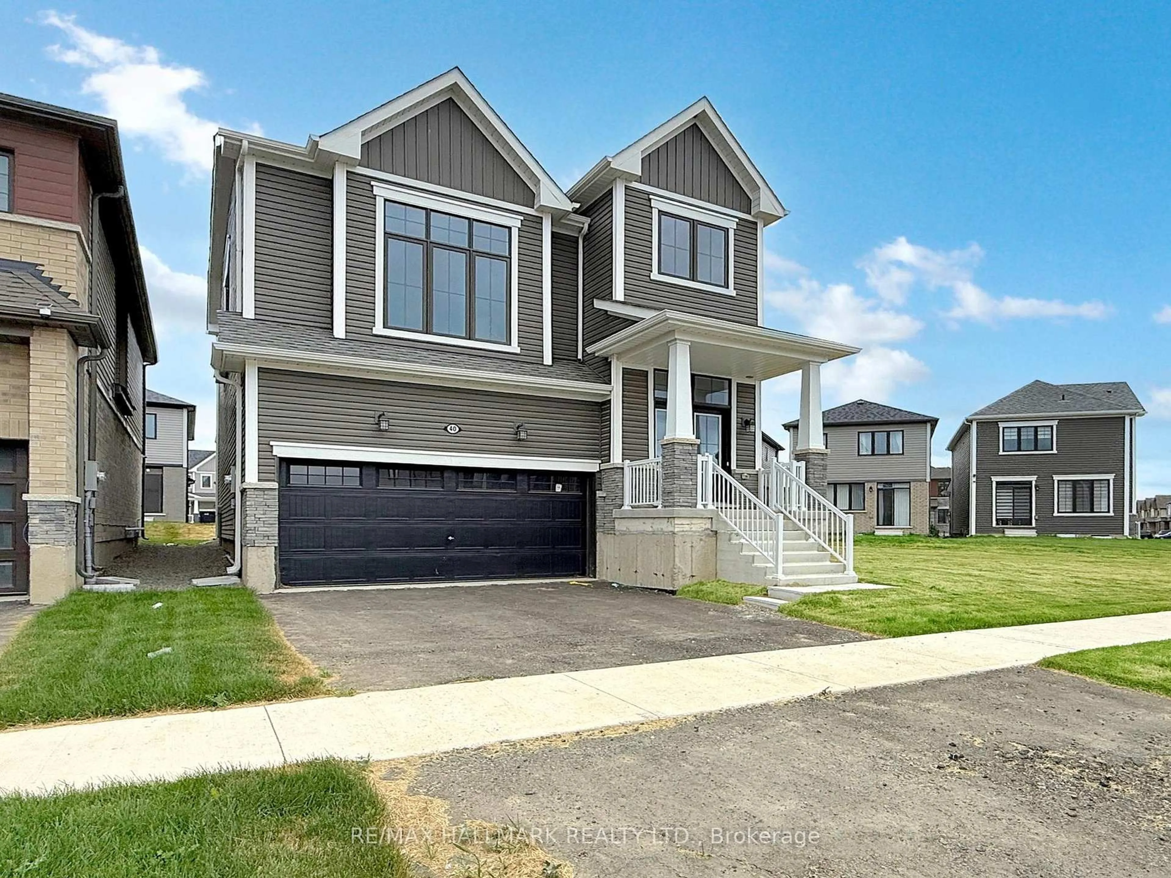 Home with vinyl exterior material, street for 40 Velvet Way, Thorold Ontario L2V 0P3