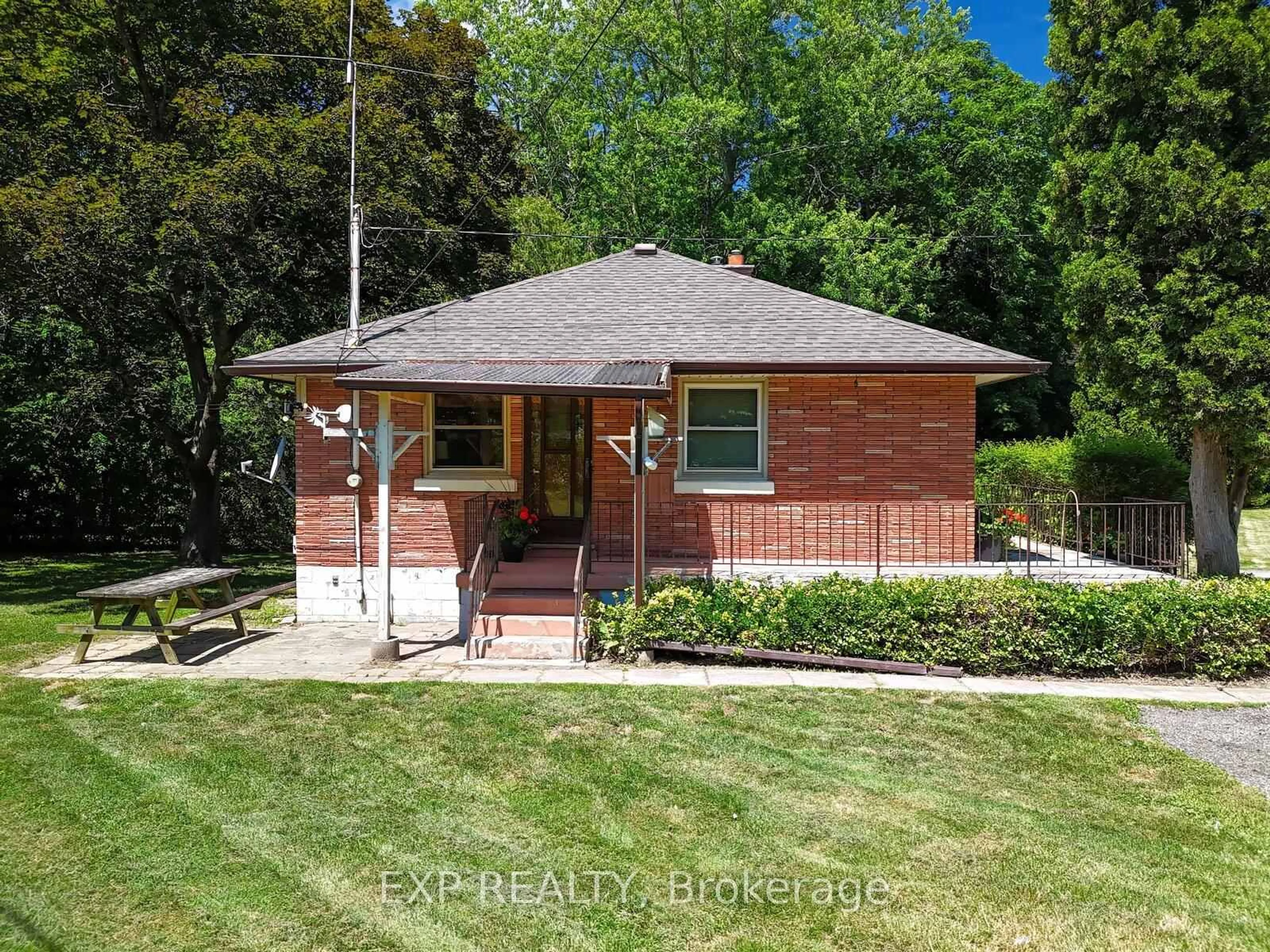 A pic from outside/outdoor area/front of a property/back of a property/a pic from drone, street for 73 & 77 Maud St, Ingersoll Ontario N5C 1E7