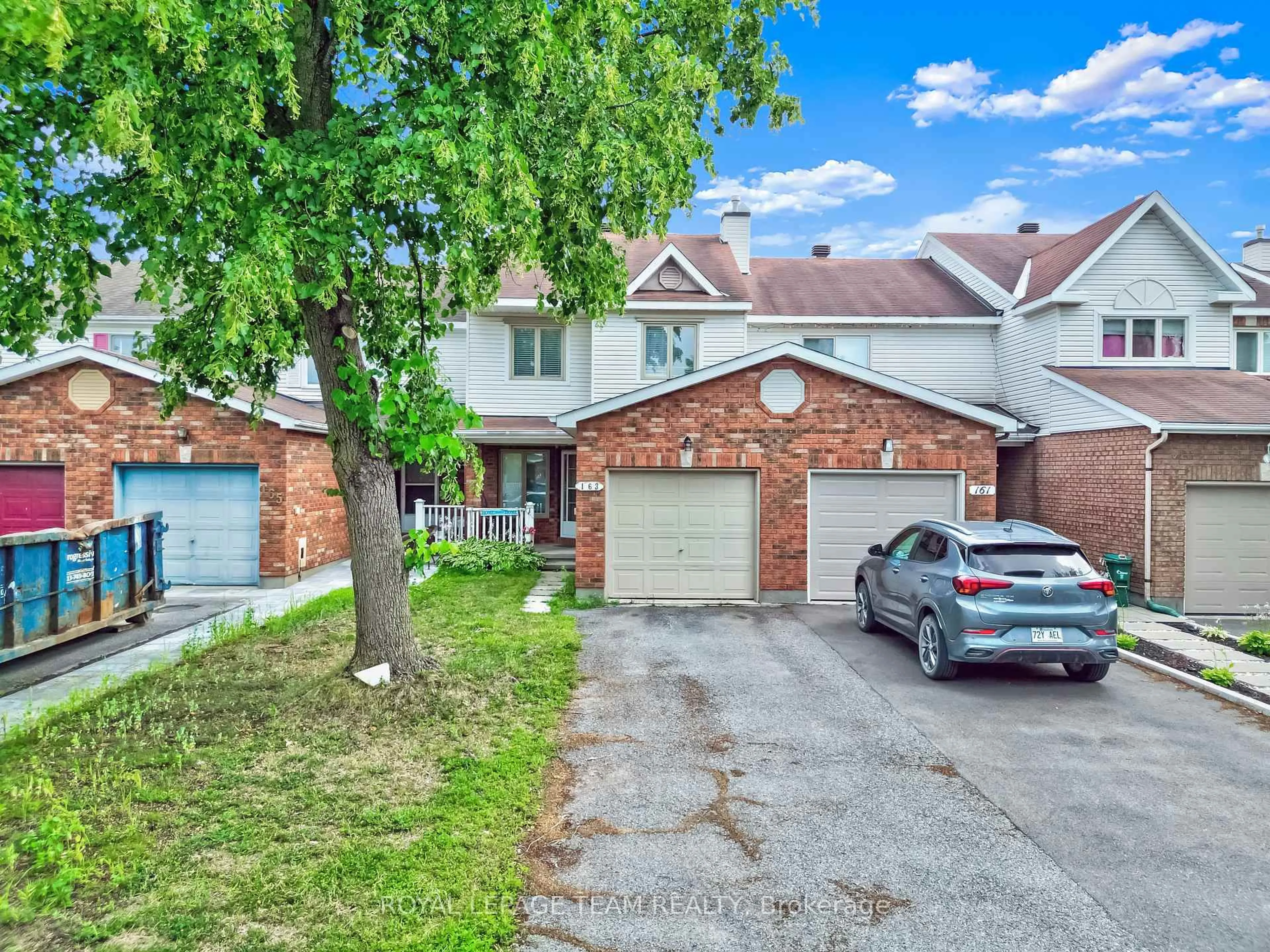 A pic from outside/outdoor area/front of a property/back of a property/a pic from drone, street for 163 Markland Cres, Ottawa Ontario K2G 5Z7