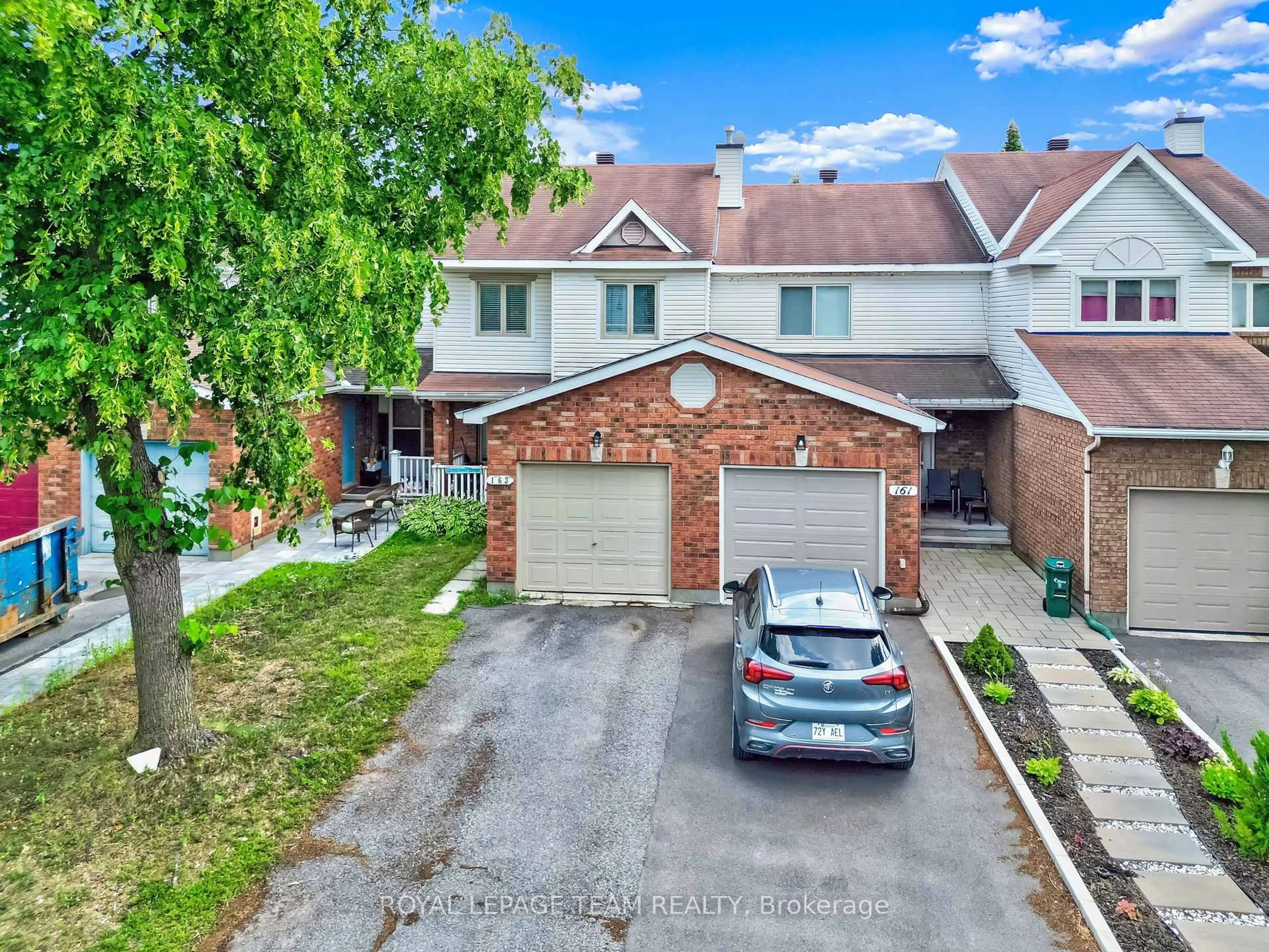 A pic from outside/outdoor area/front of a property/back of a property/a pic from drone, street for 163 Markland Cres, Ottawa Ontario K2G 5Z7