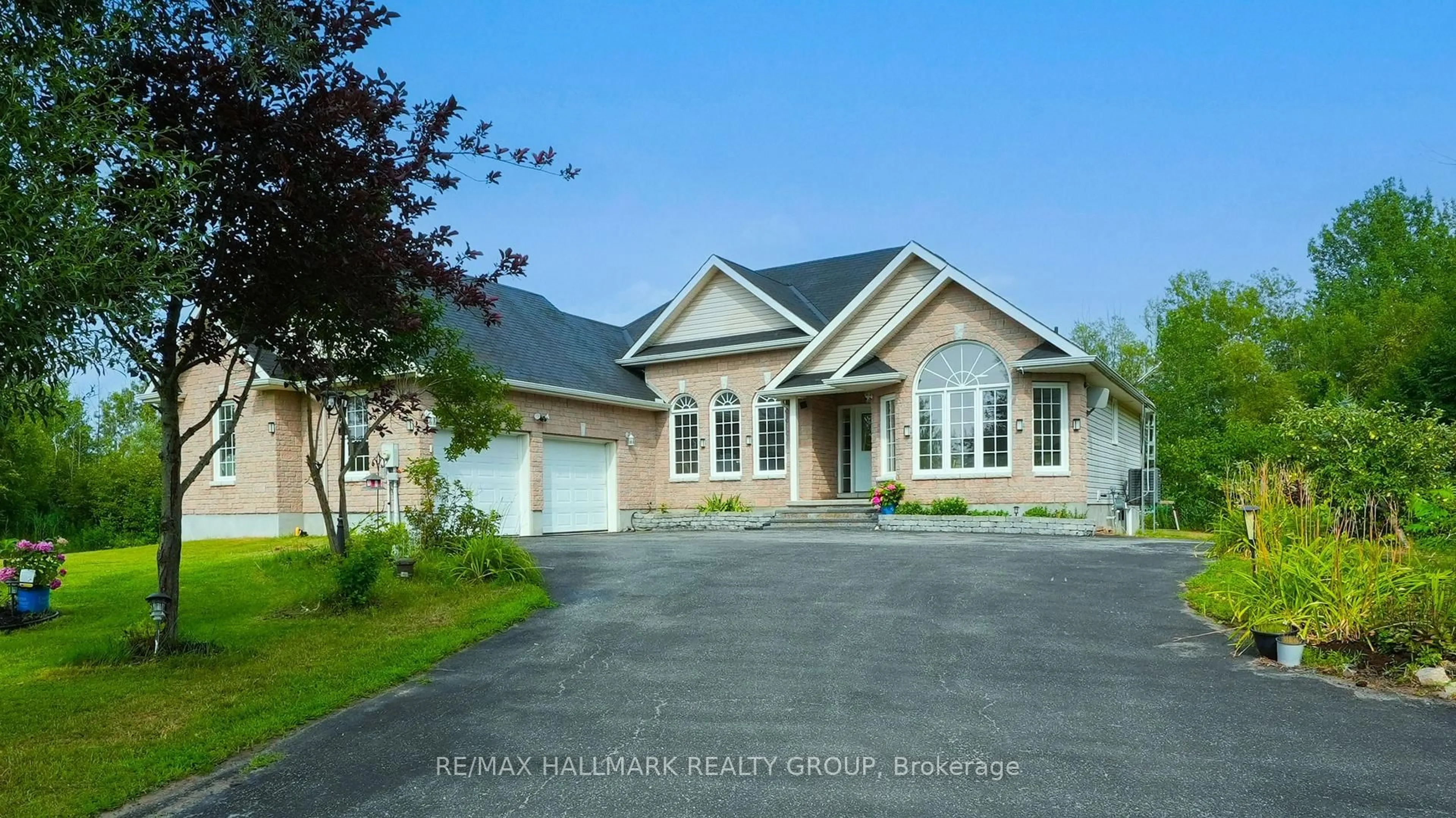 Home with vinyl exterior material, unknown for 11 Rideau Crossing Cres, North Grenville Ontario K0G 1J0