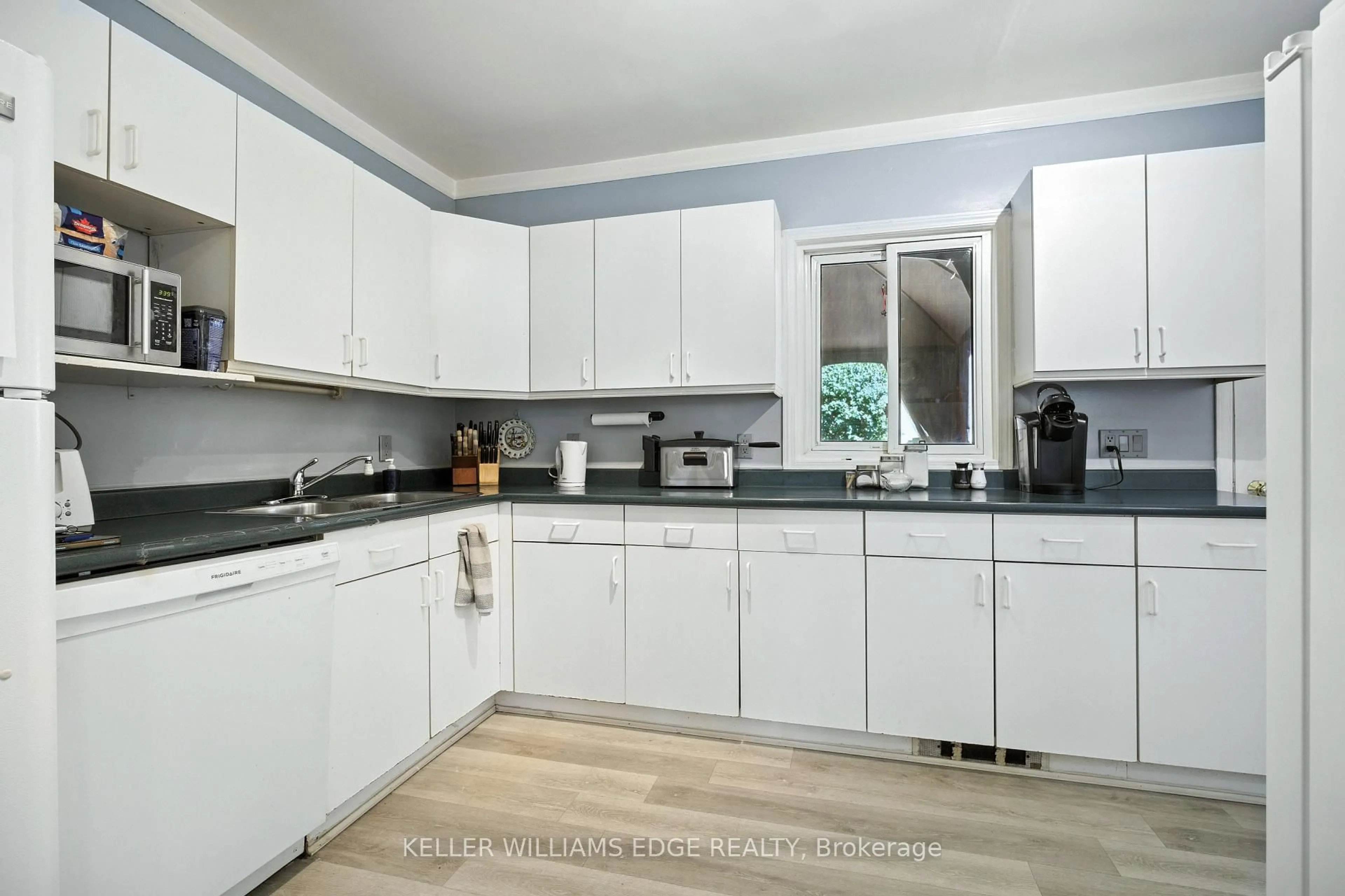 Standard kitchen, unknown for 16 Albemarle St, Hamilton Ontario L8L 7G3