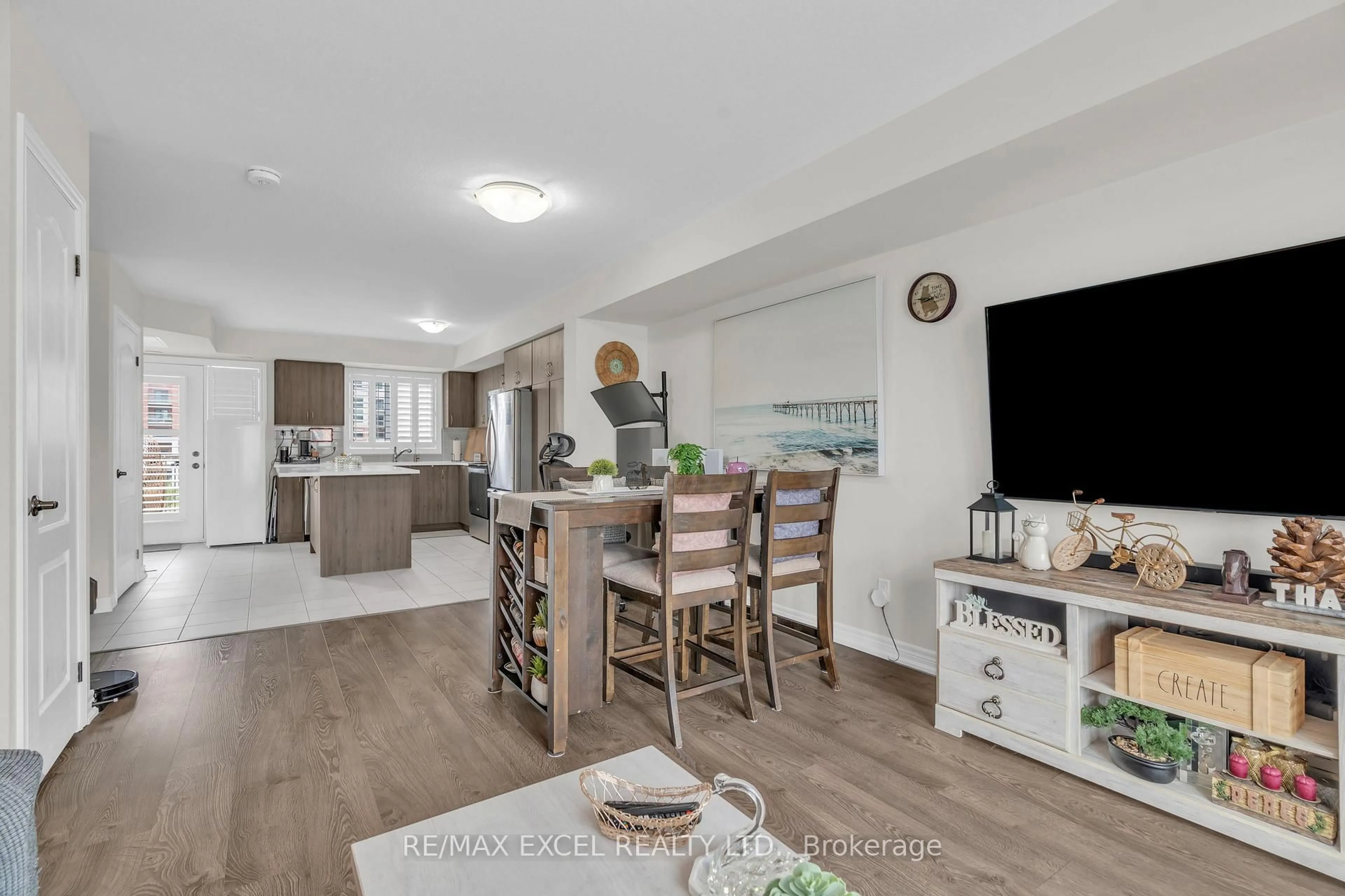 Open concept kitchen, unknown for 283 LAW Dr, Guelph Ontario N1E 0H5