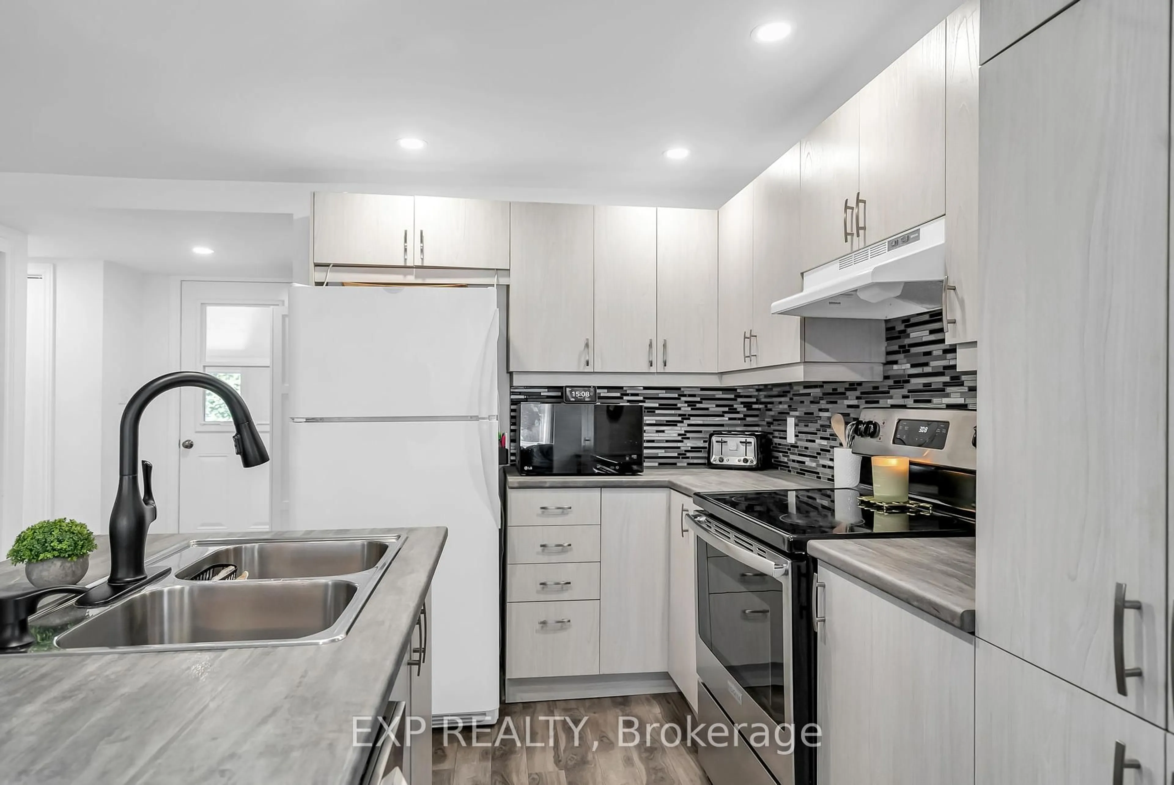 Standard kitchen, unknown for 1205 Bedford St, Cornwall Ontario K6J 4G4