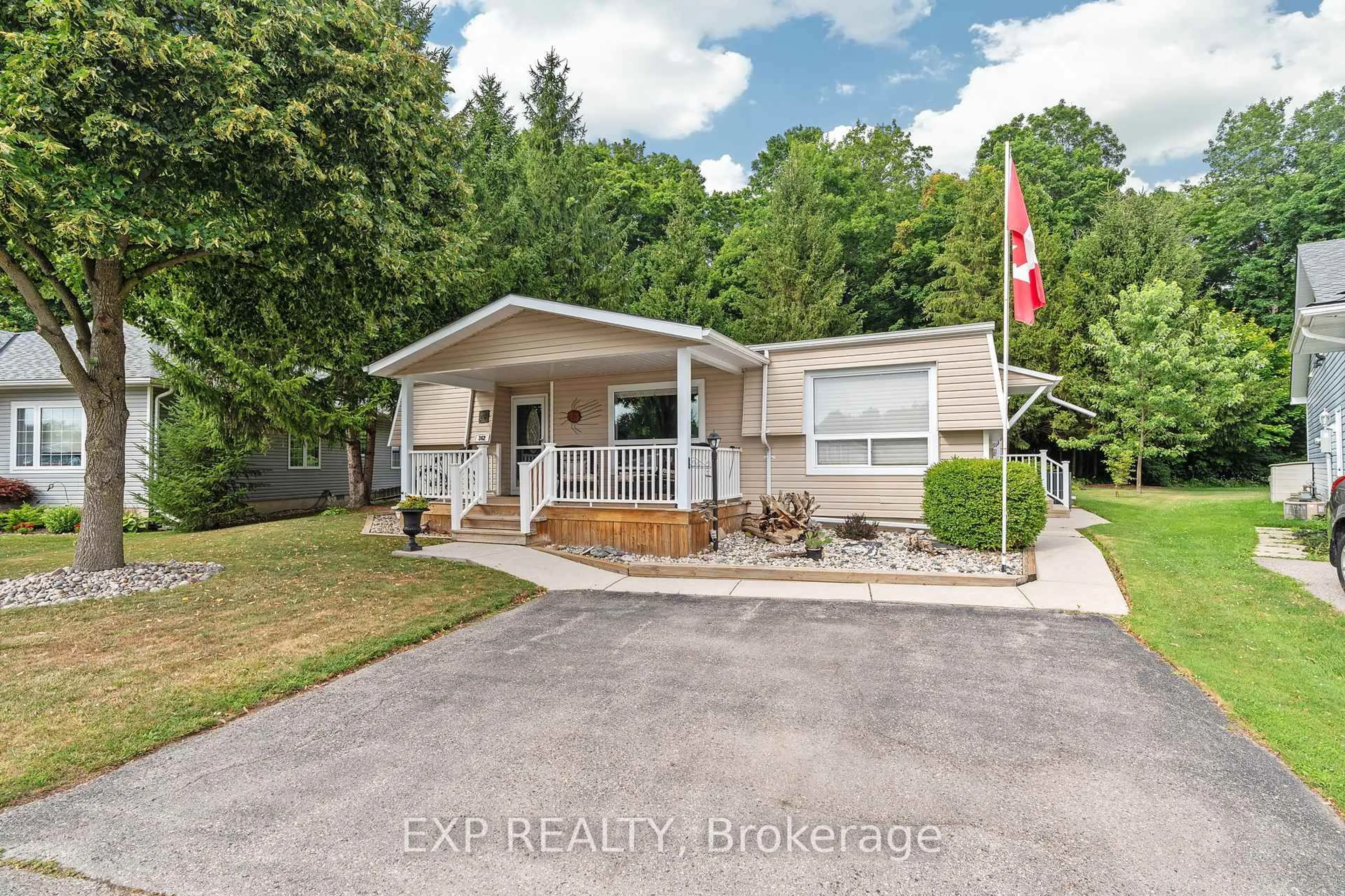 Home with vinyl exterior material, unknown for 362 Shannon Blvd, South Huron Ontario N0M 1T0