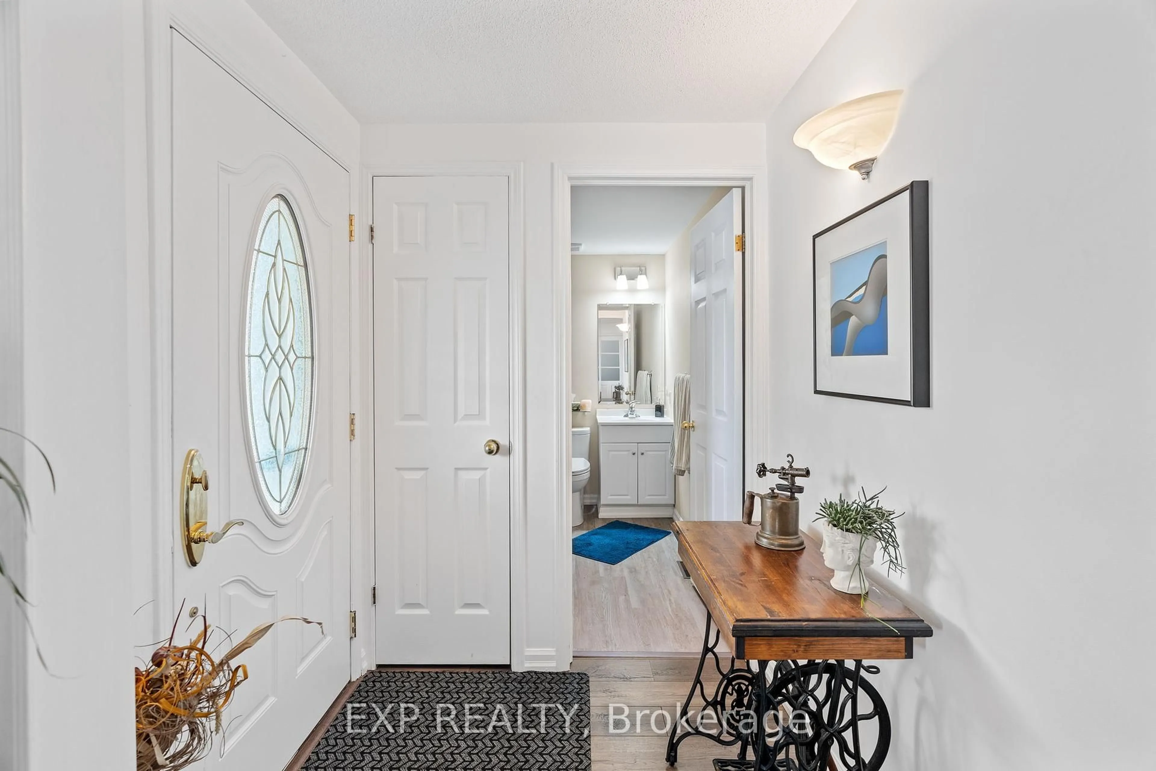 Indoor entryway for 362 Shannon Blvd, South Huron Ontario N0M 1T0