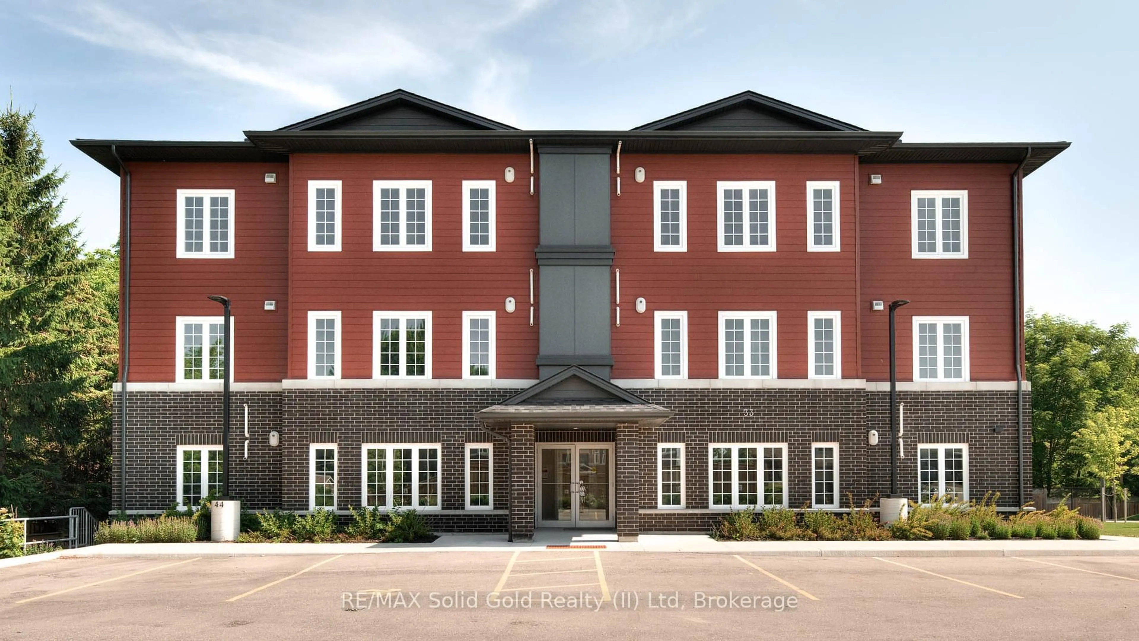 Home with brick exterior material, building for 33 Murray Crt #1, Perth East Ontario N0K 1M0