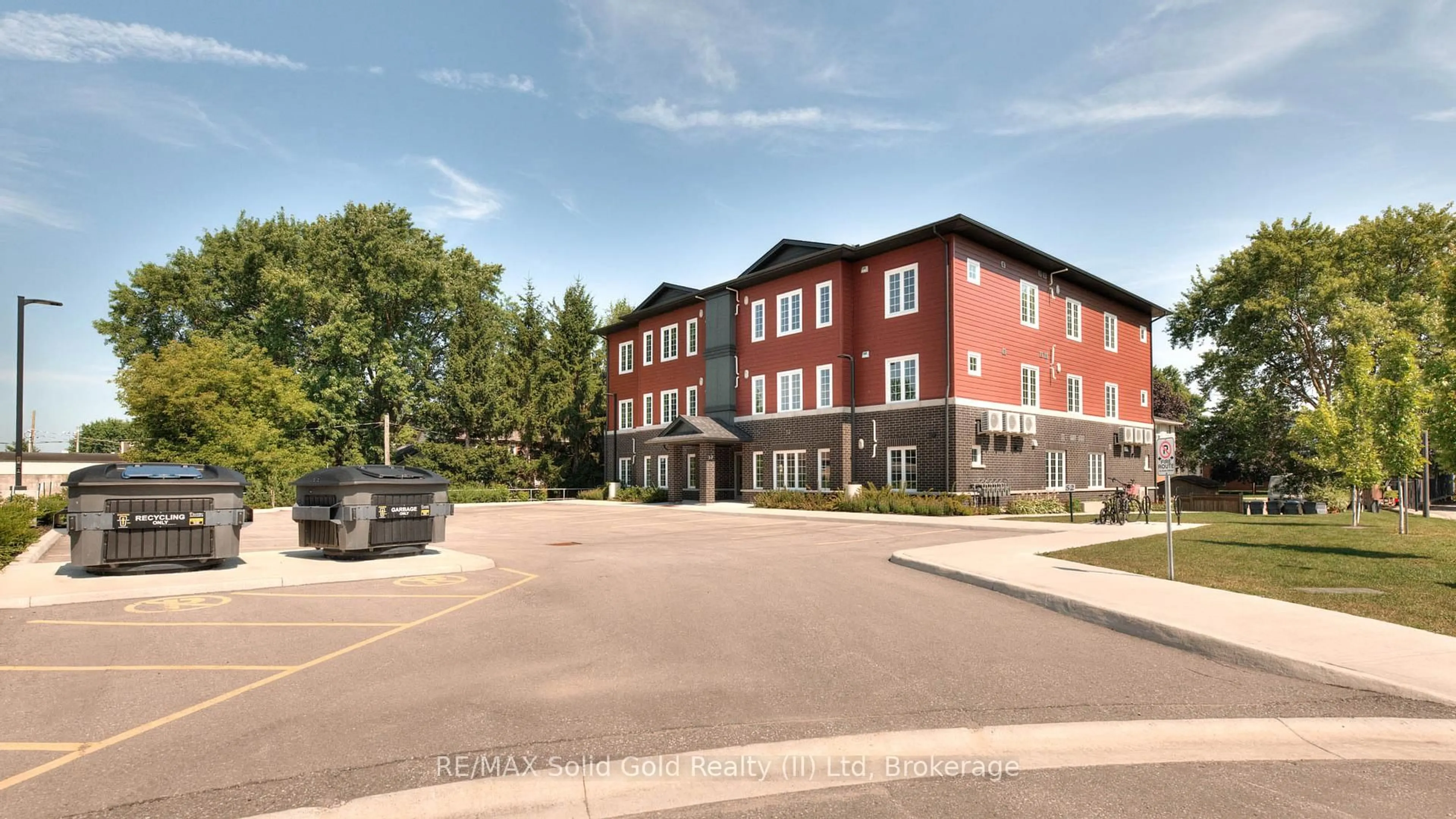 Blurry image for 33 Murray Crt #1, Perth East Ontario N0K 1M0