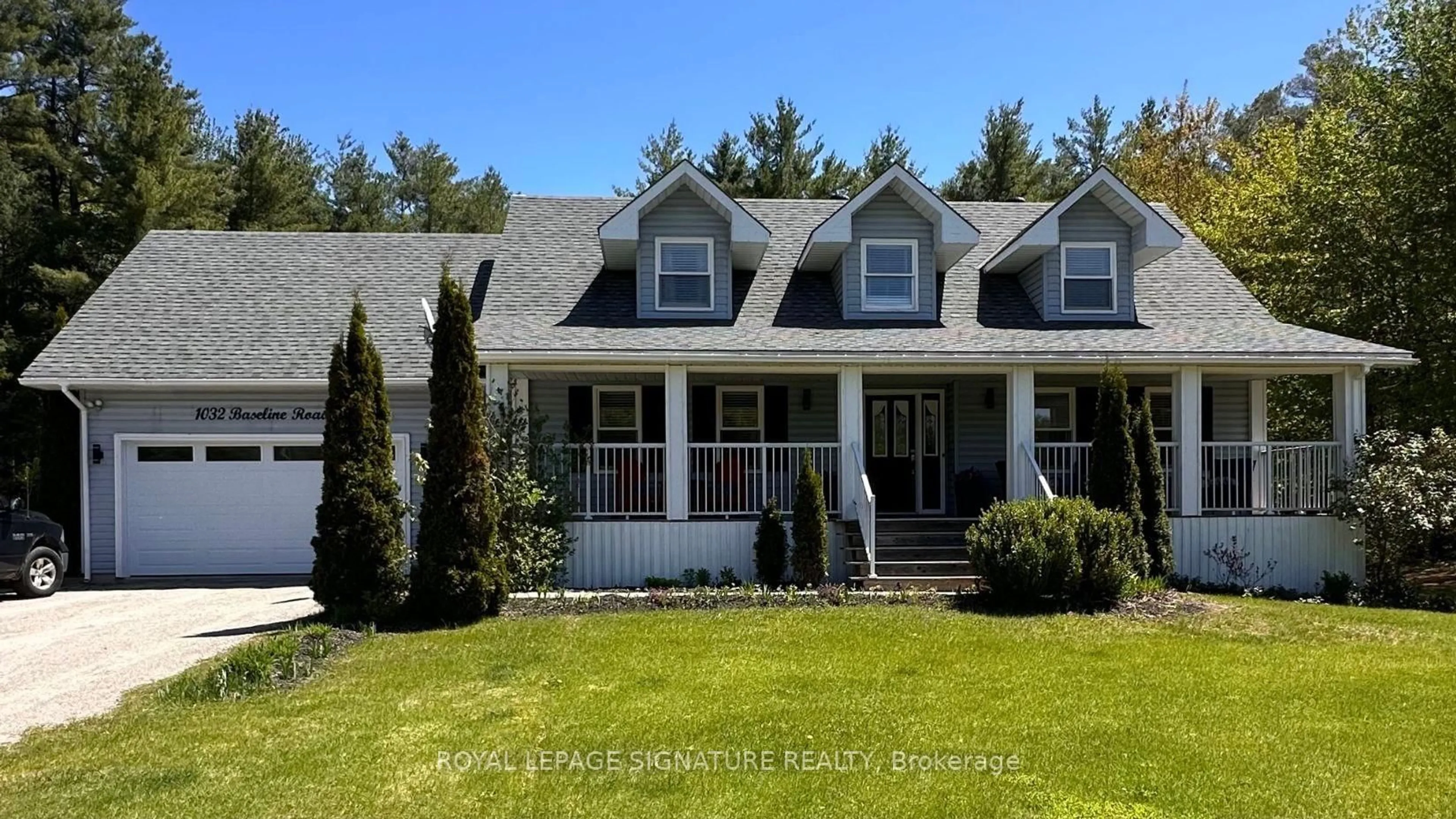 Home with vinyl exterior material, street for 1032 BaseLine Rd, Gravenhurst Ontario P0E 1N0