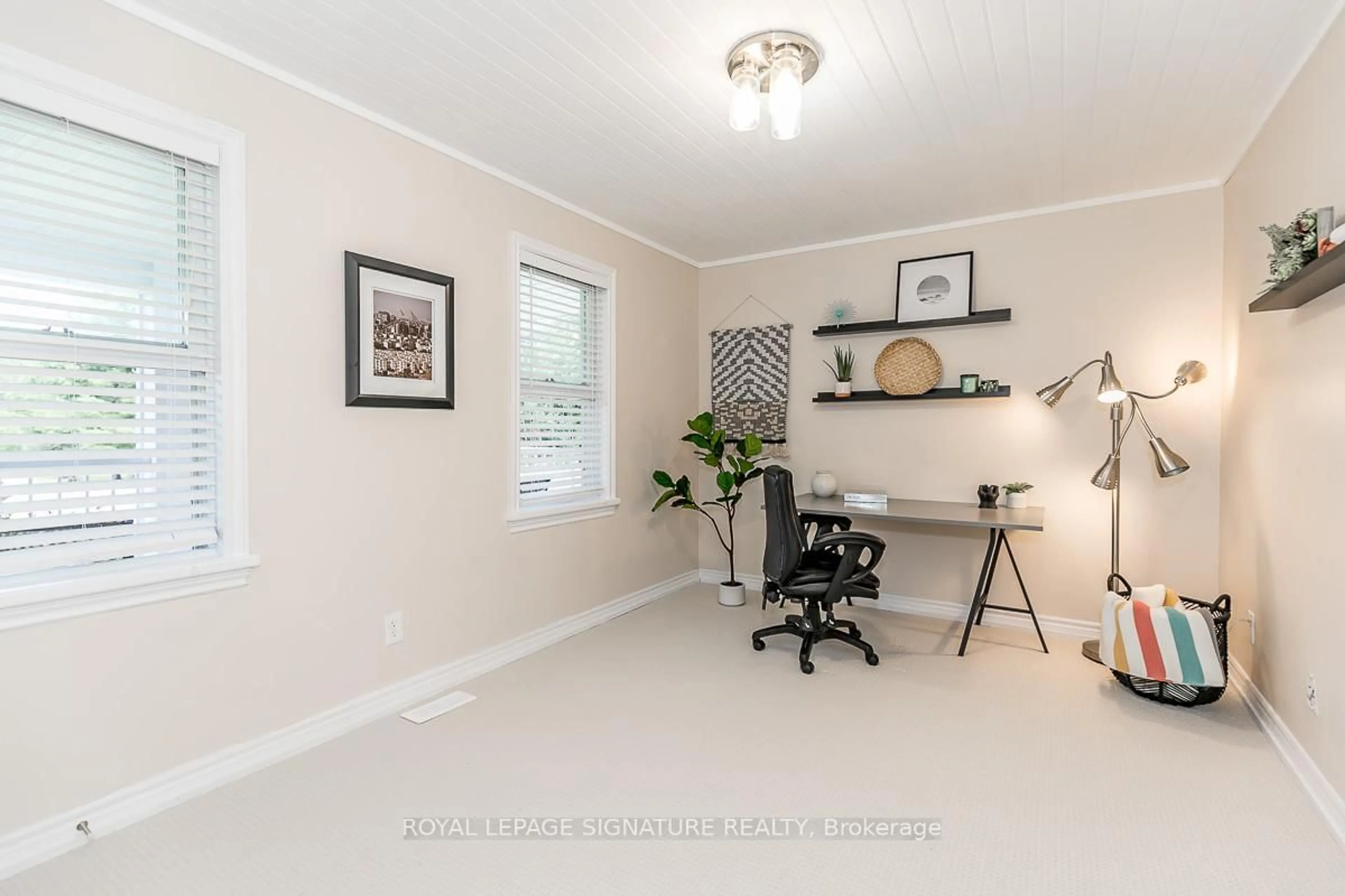 A pic of a room for 1032 BaseLine Rd, Gravenhurst Ontario P0E 1N0