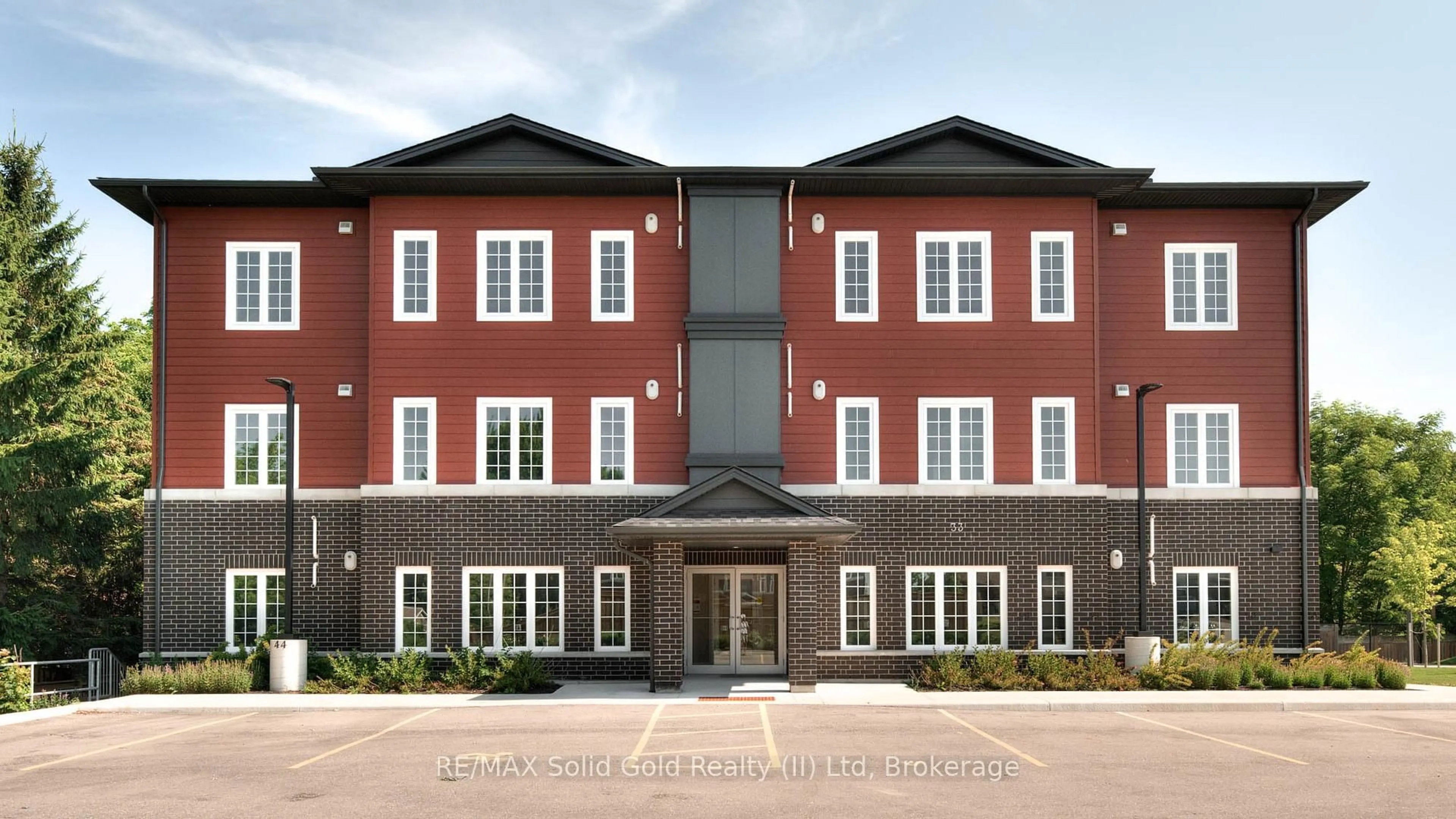 Home with brick exterior material, building for 33 Murray Crt #2, Perth East Ontario N0K 1M0