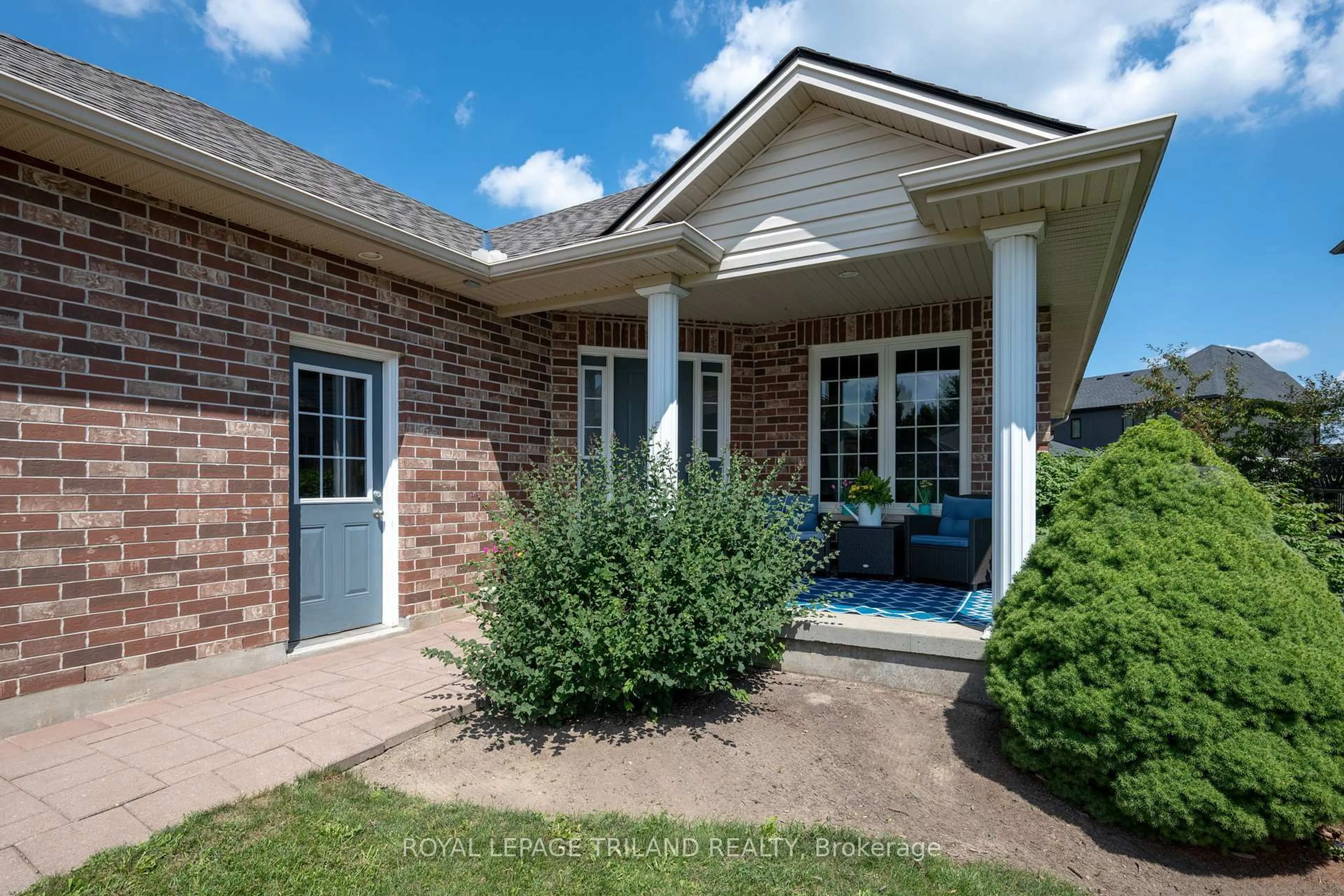 Home with brick exterior material, water/lake/river/ocean view for 131 Deborah Dr, Strathroy-Caradoc Ontario N7G 4E2