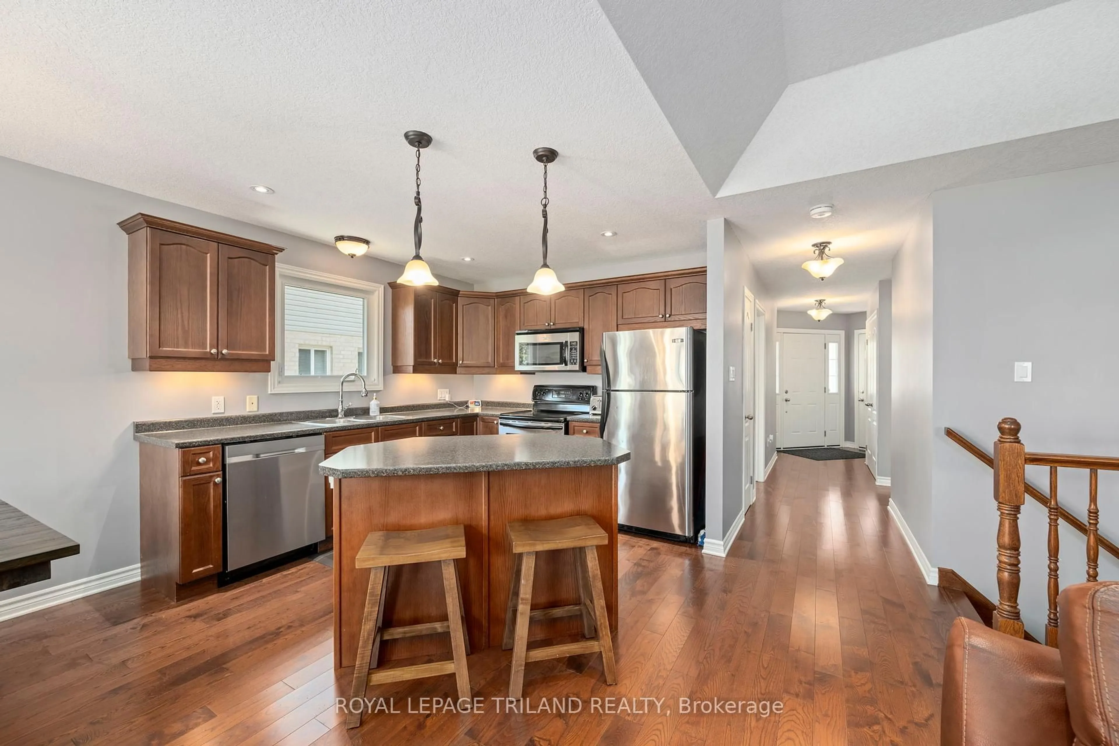 Open concept kitchen, unknown for 131 Deborah Dr, Strathroy-Caradoc Ontario N7G 4E2